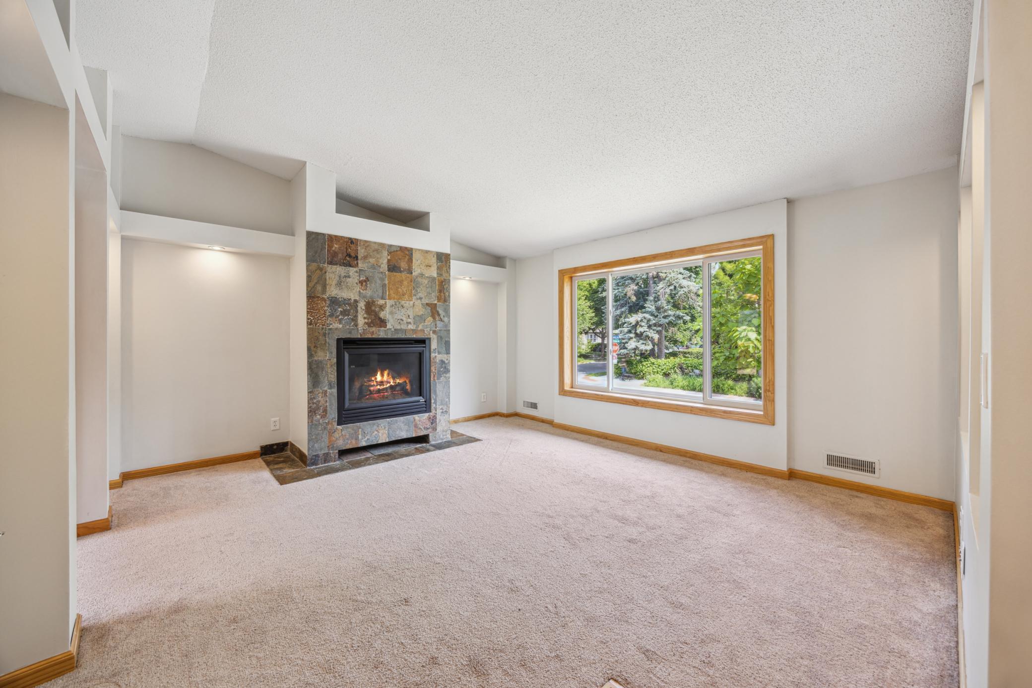 2421 Laurel Avenue Property Photo 2