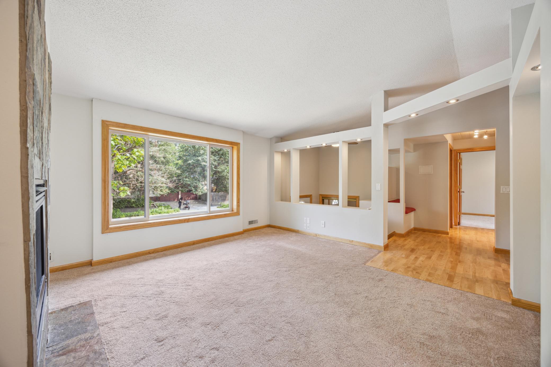 2421 Laurel Avenue Property Photo 4