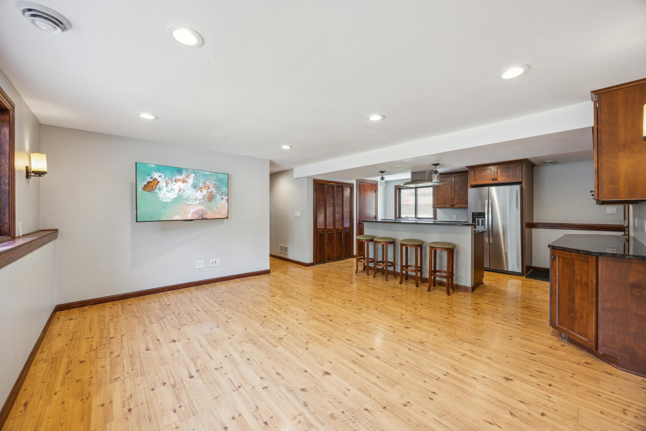 2421 Laurel Avenue Property Photo 8