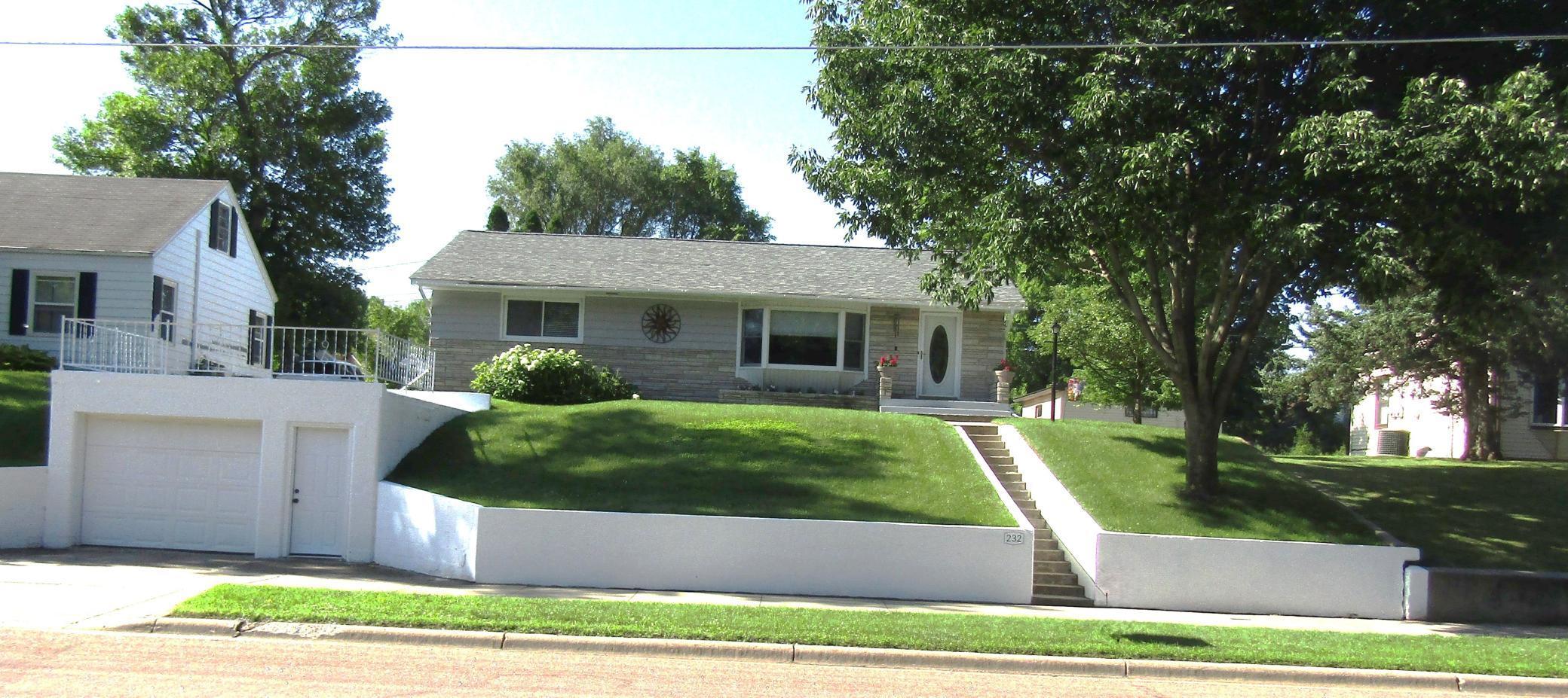 232 E Thielke Avenue Property Photo 1