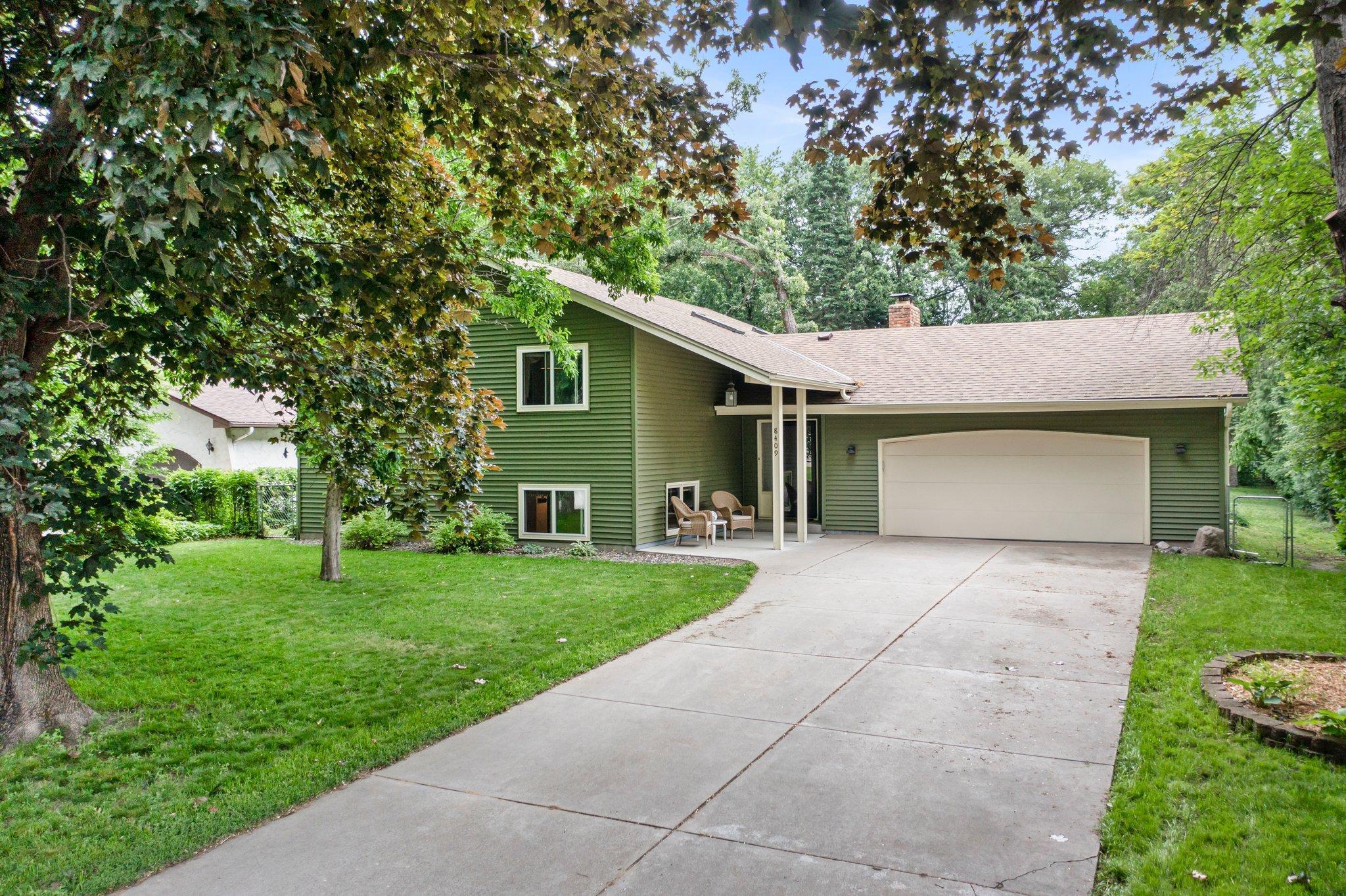 8409 Knollwood Drive Property Photo 1