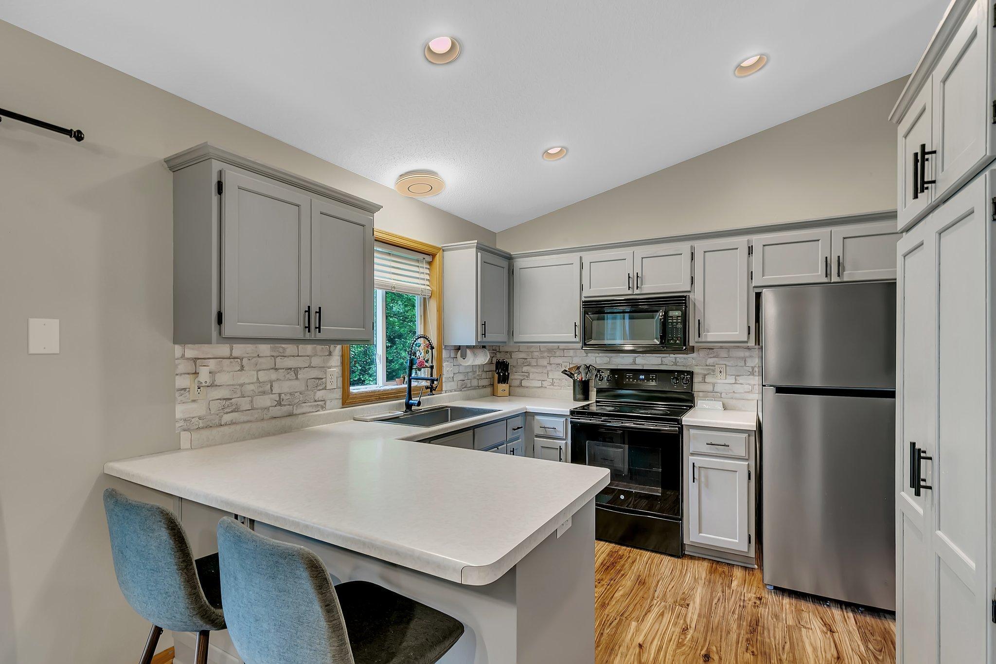 1114 Summit Way Property Photo 4
