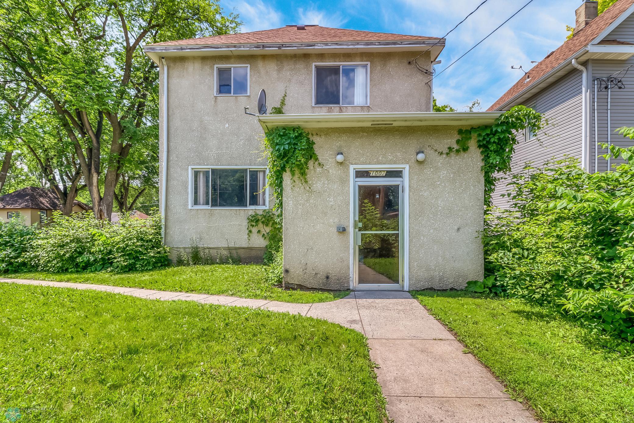 1002 10 Street Property Photo 1