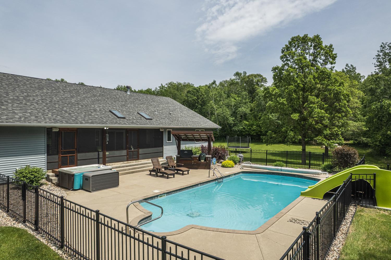 15606 Meadow Road Property Photo 1