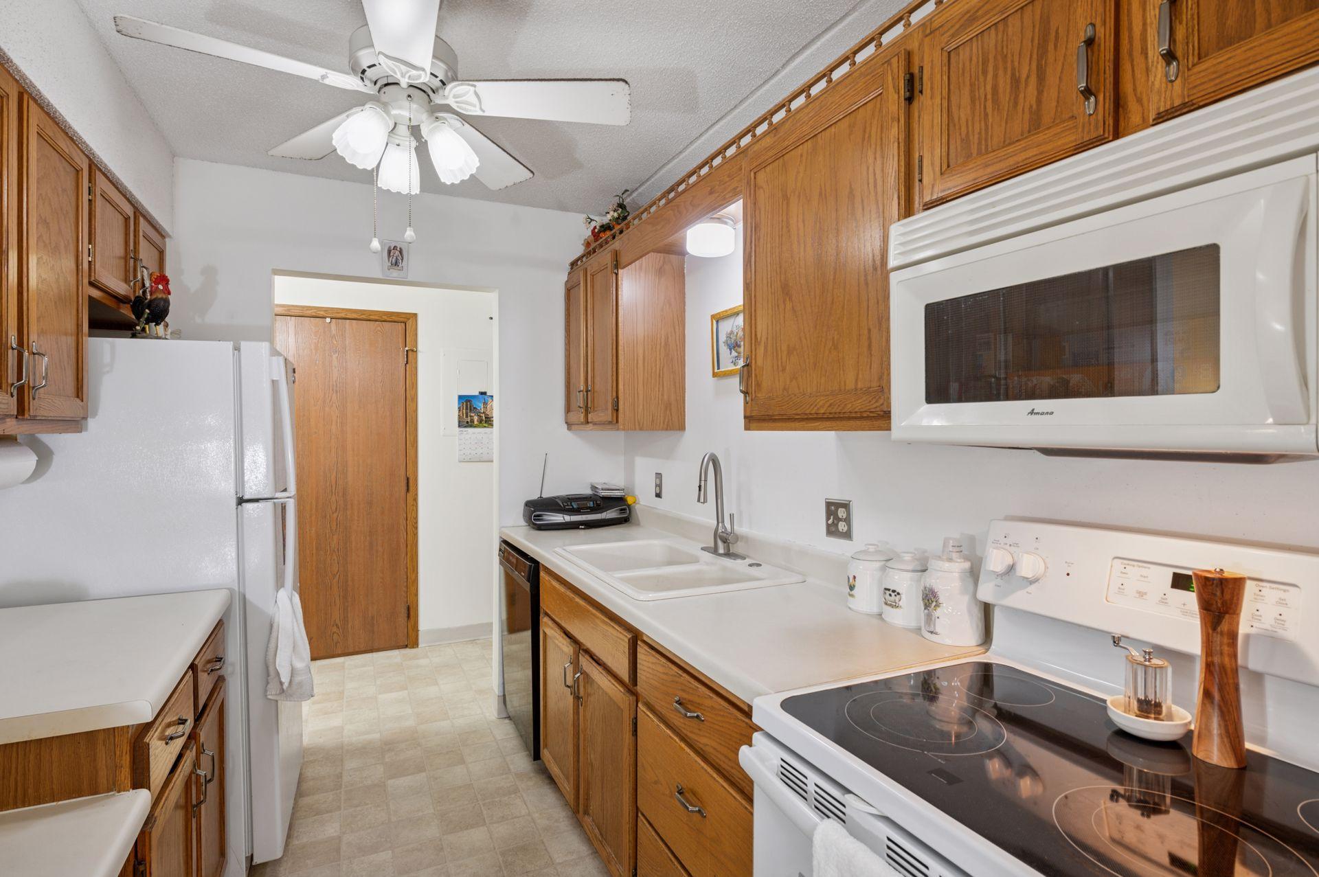 2601 Kenzie Terrace 402 Property Photo 7