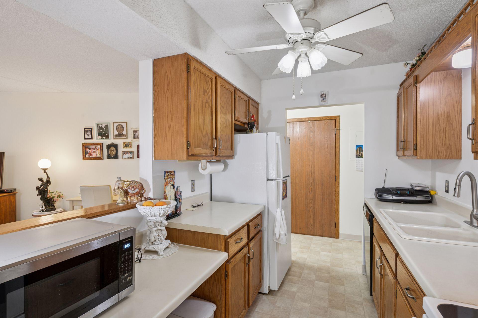 2601 Kenzie Terrace 402 Property Photo 8