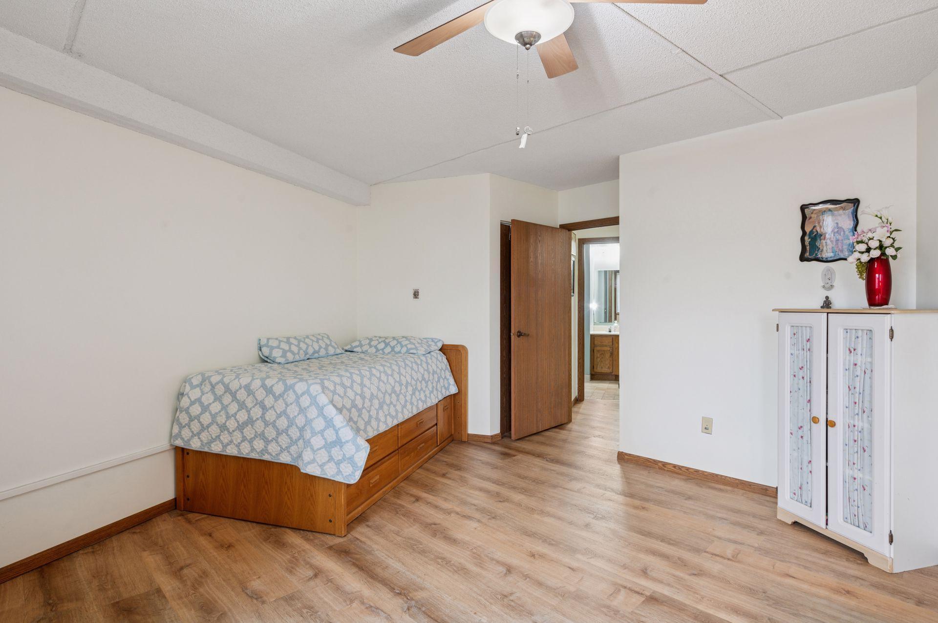 2601 Kenzie Terrace 402 Property Photo 12