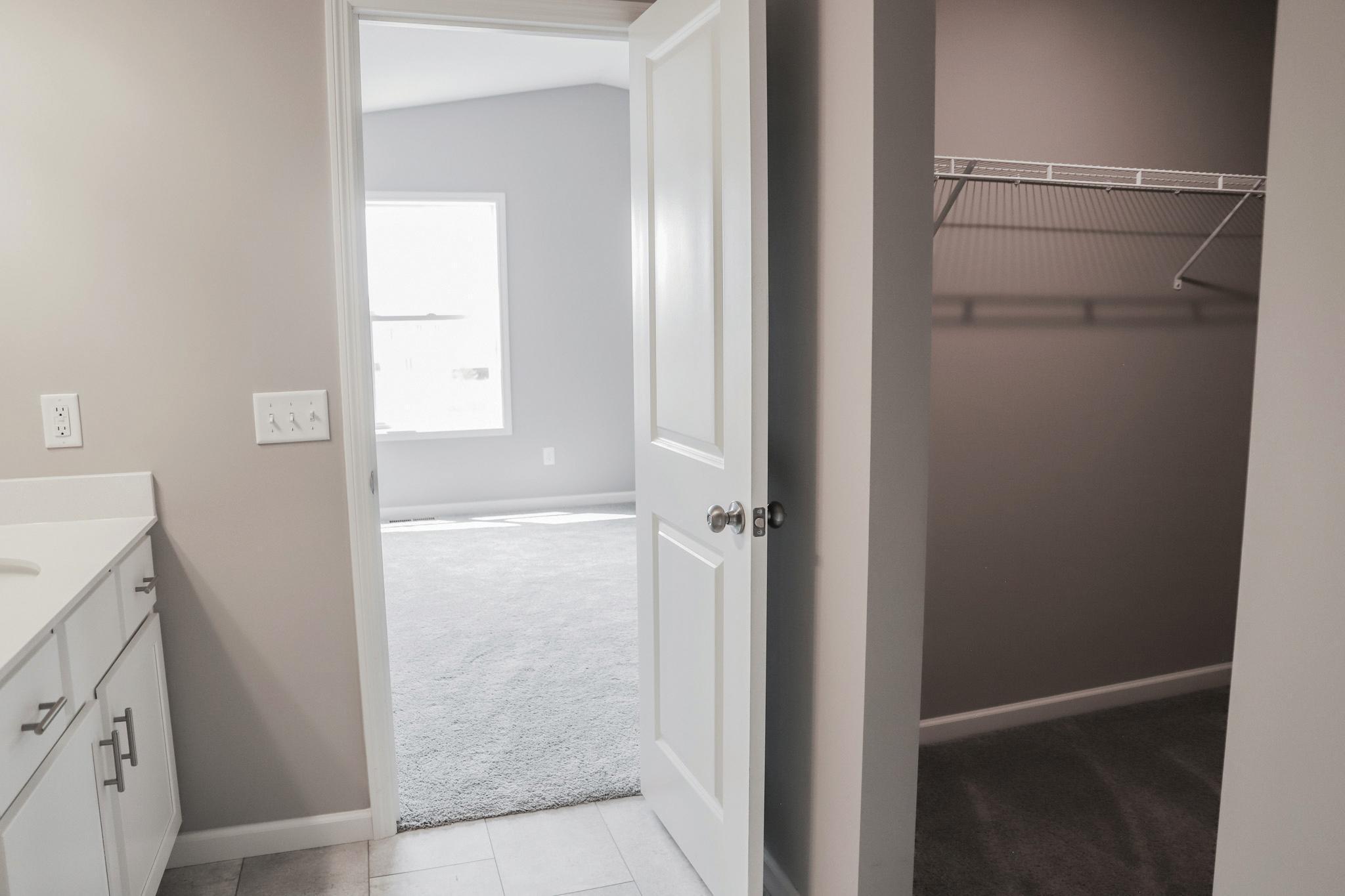 2443 Greenbriar Lane Property Photo 11