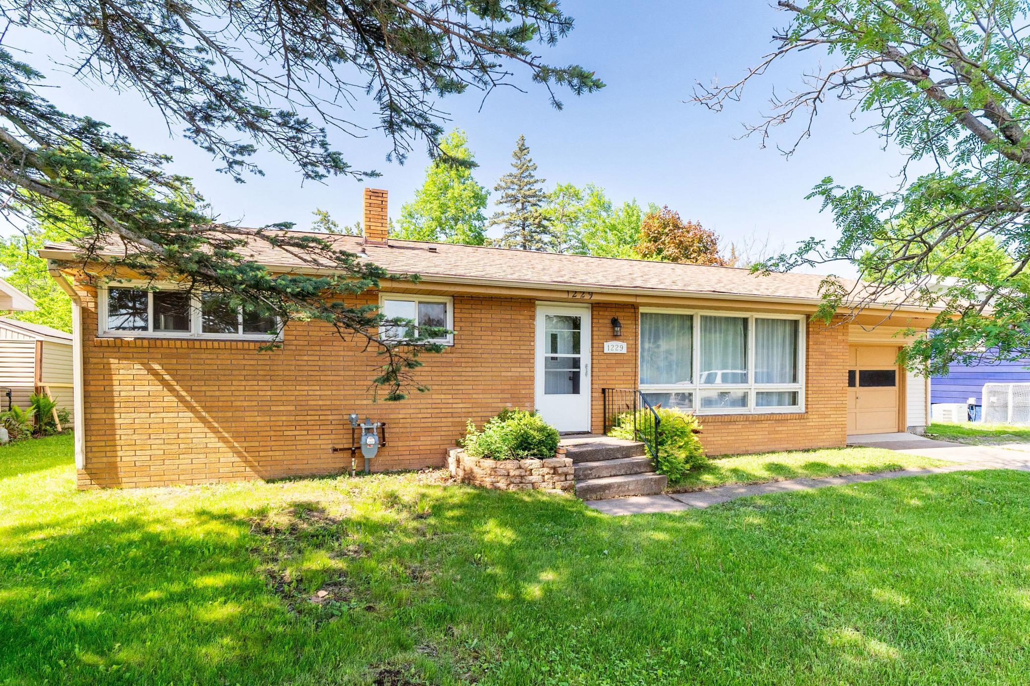 1229 W Arrowhead Road