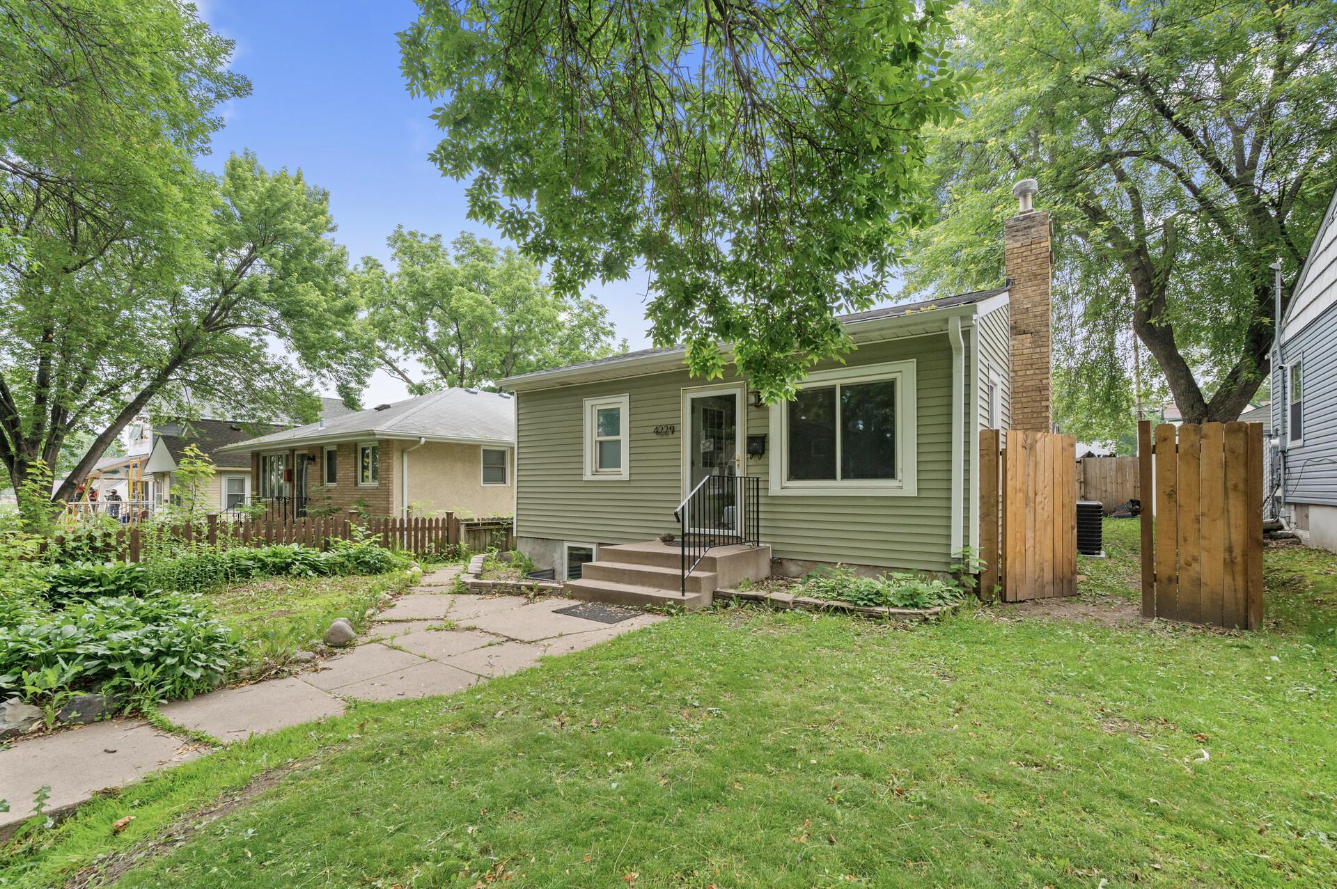 4229 5th Street Property Photo 3