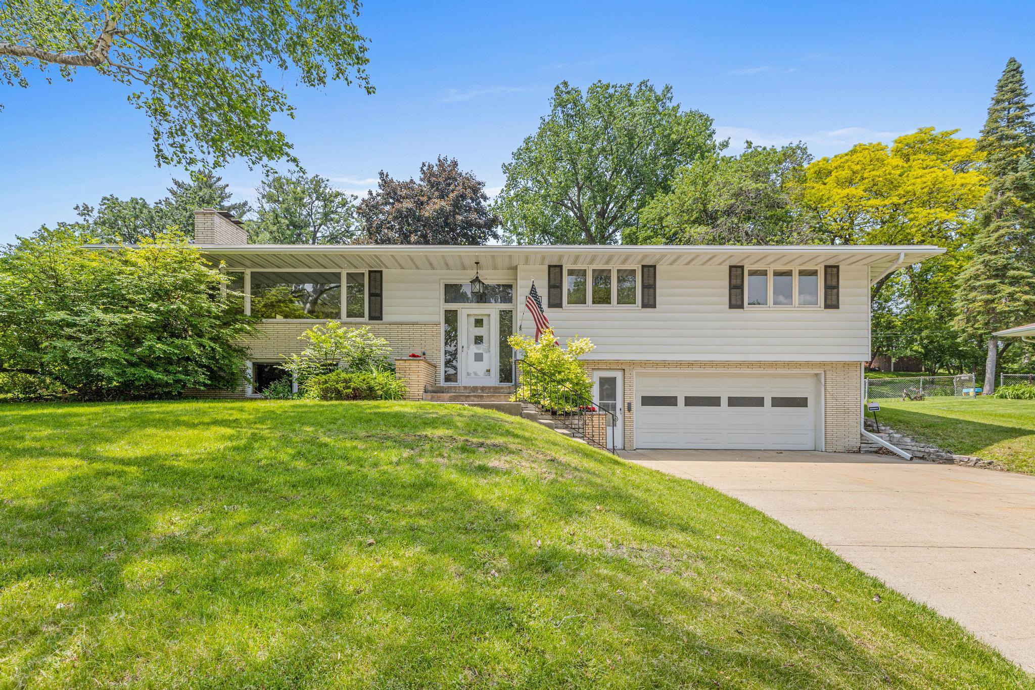 6808 Hillside Lane Property Photo 1
