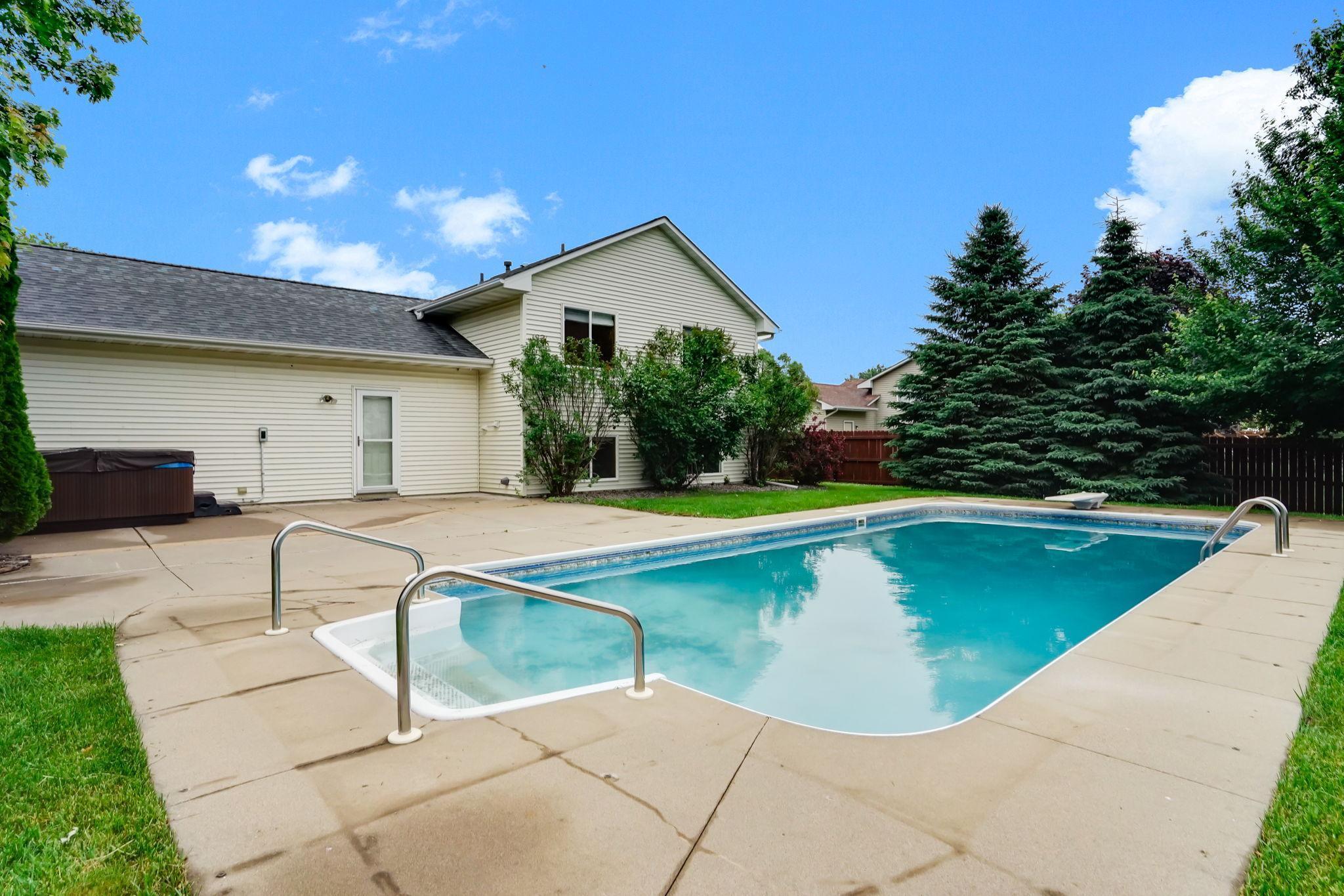 382 Tuttle Drive Property Photo 1