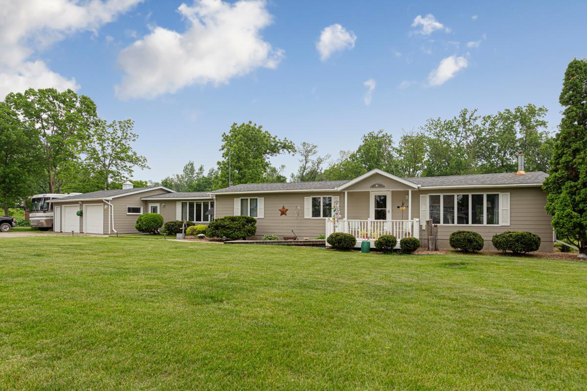 18221 Roberds Lake Boulevard Property Photo 1