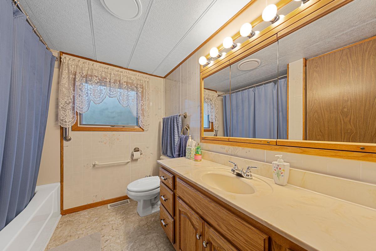 18221 Roberds Lake Boulevard Property Photo 29