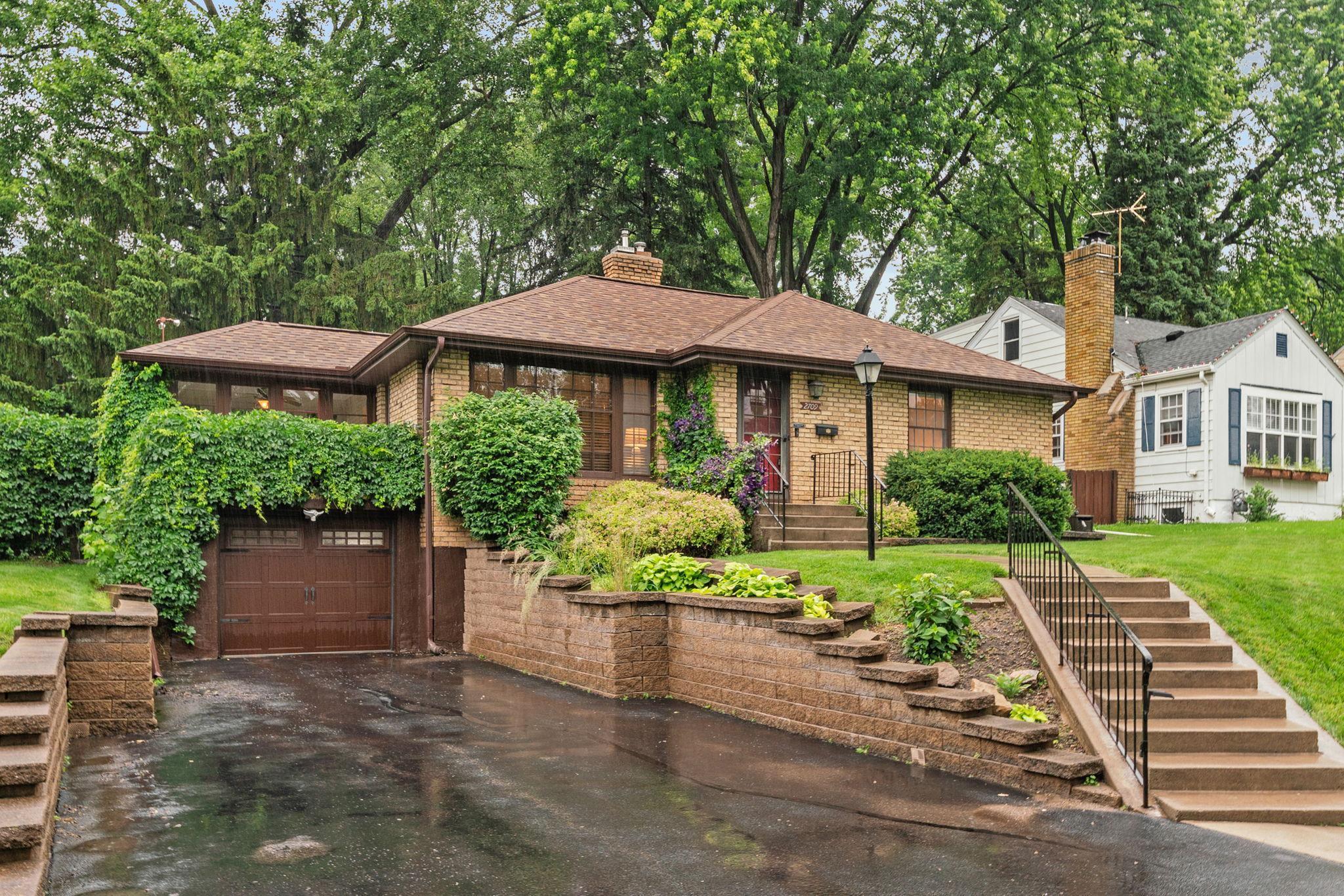 2709 Ewing Avenue Property Photo 2
