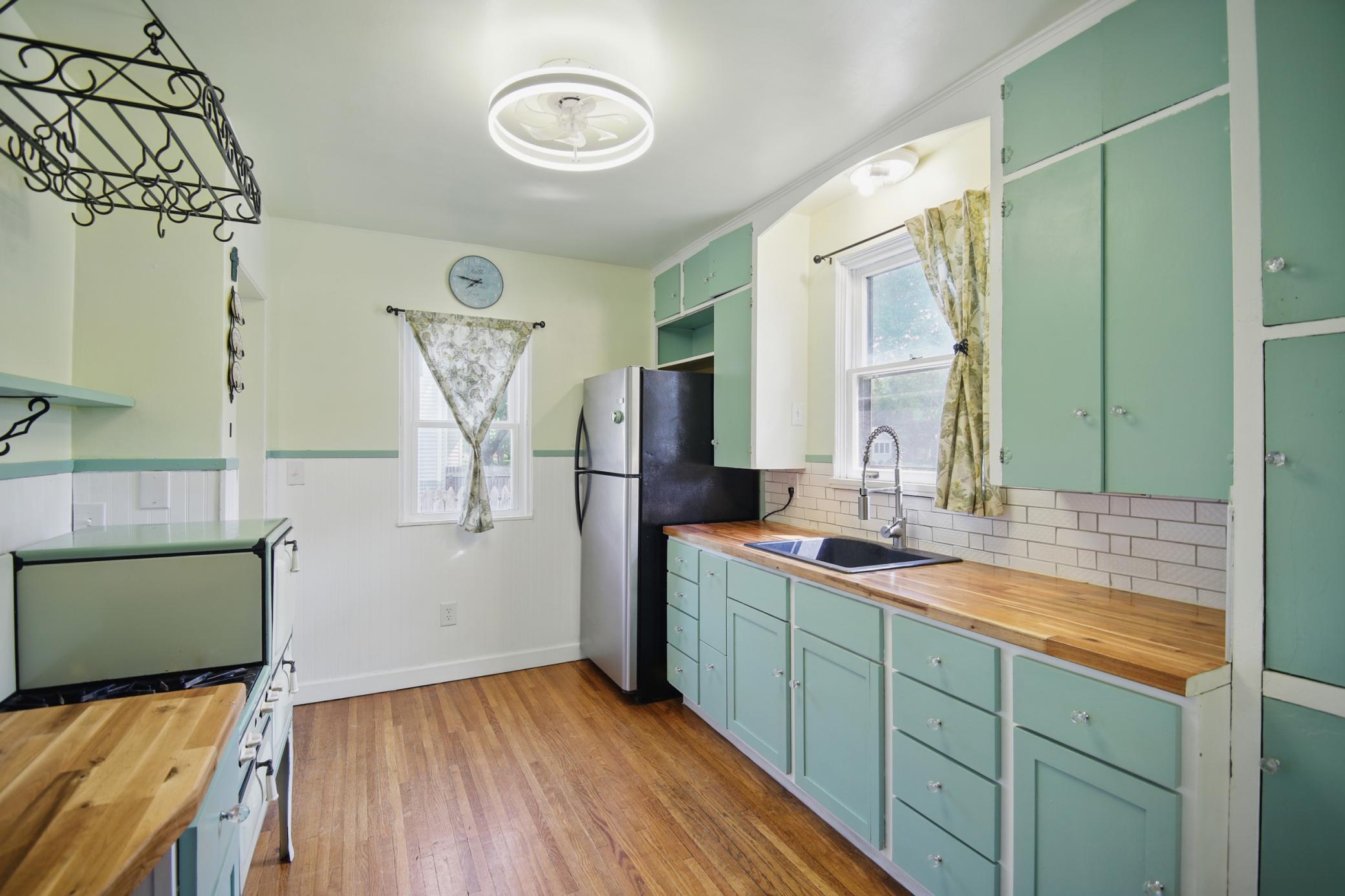 418 Lincoln Avenue Property Photo 8