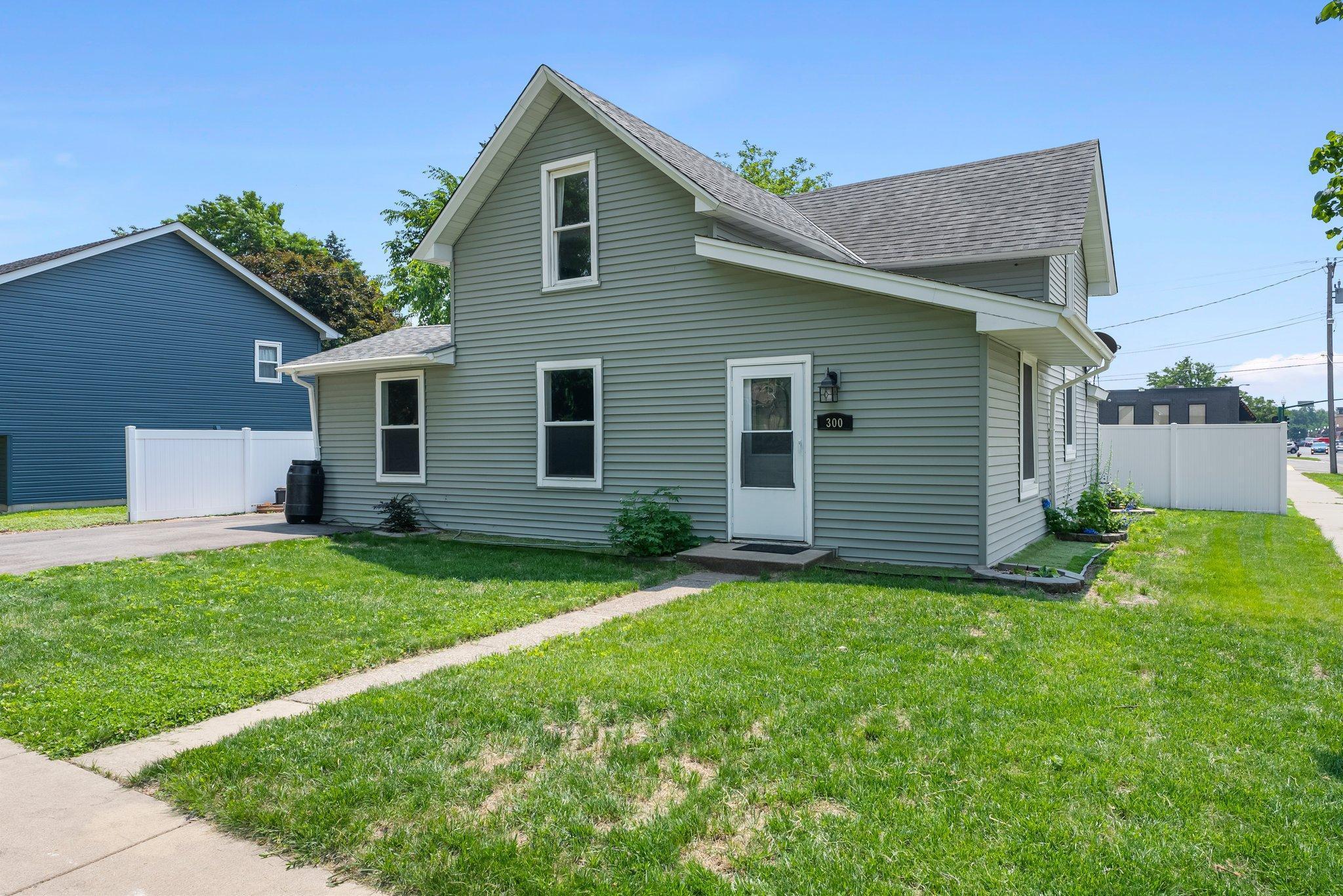 300 Main Street Property Photo 1