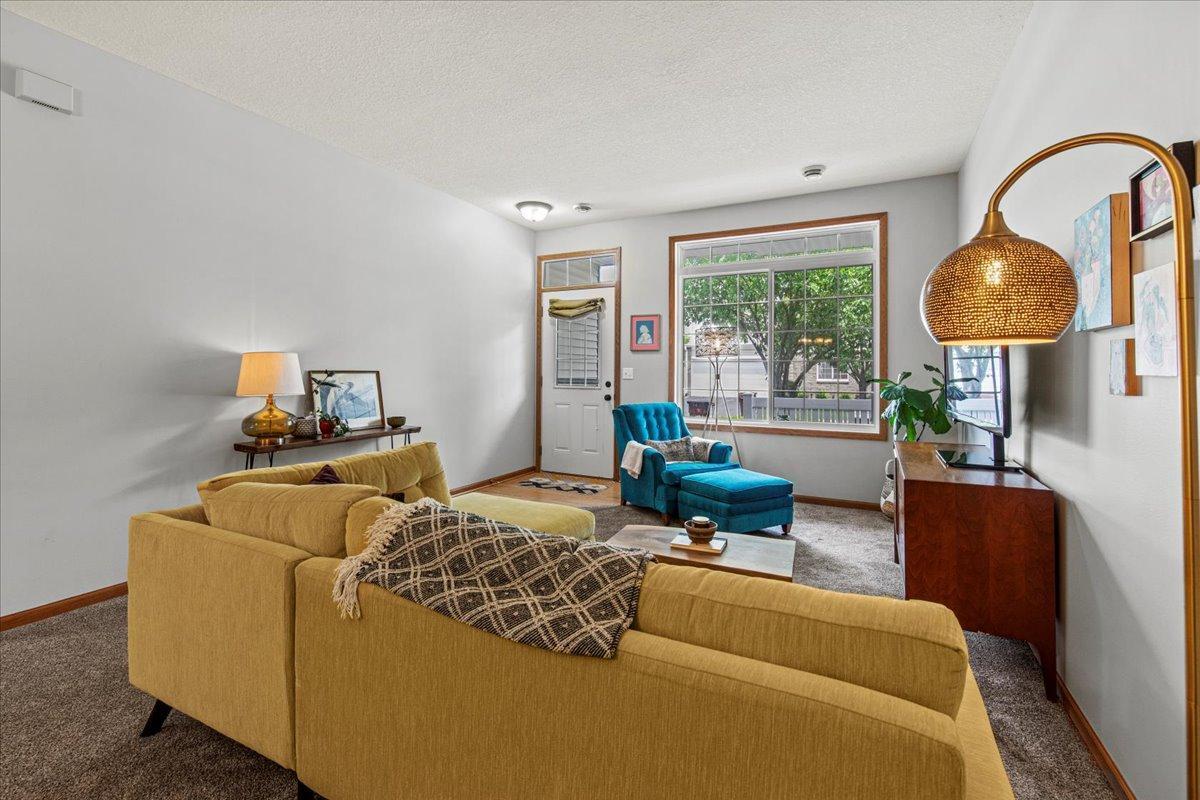 743 Willow Glen Drive Property Photo 1