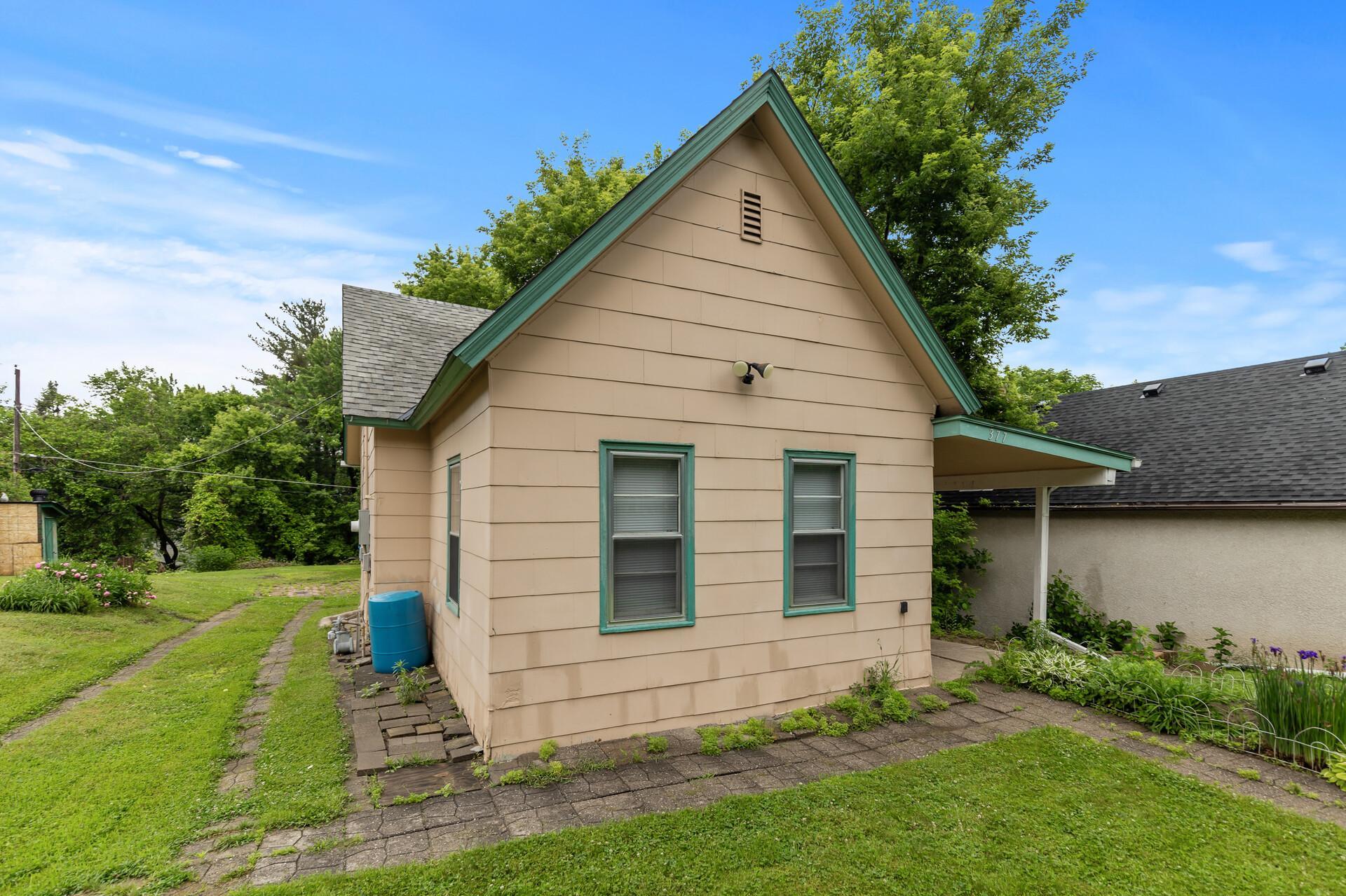 377 Winona Street E Property Photo 2