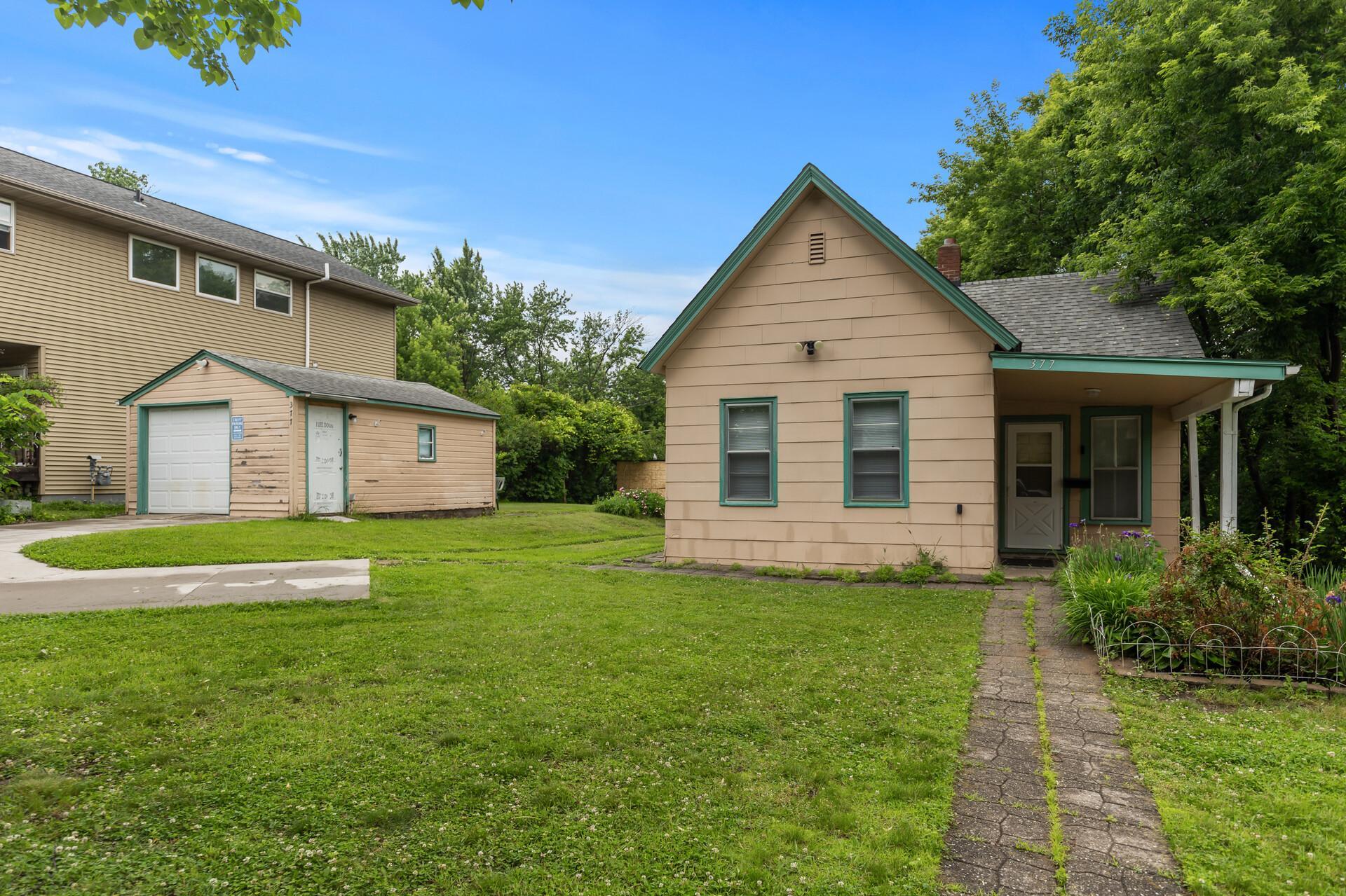 377 Winona Street E Property Photo 3