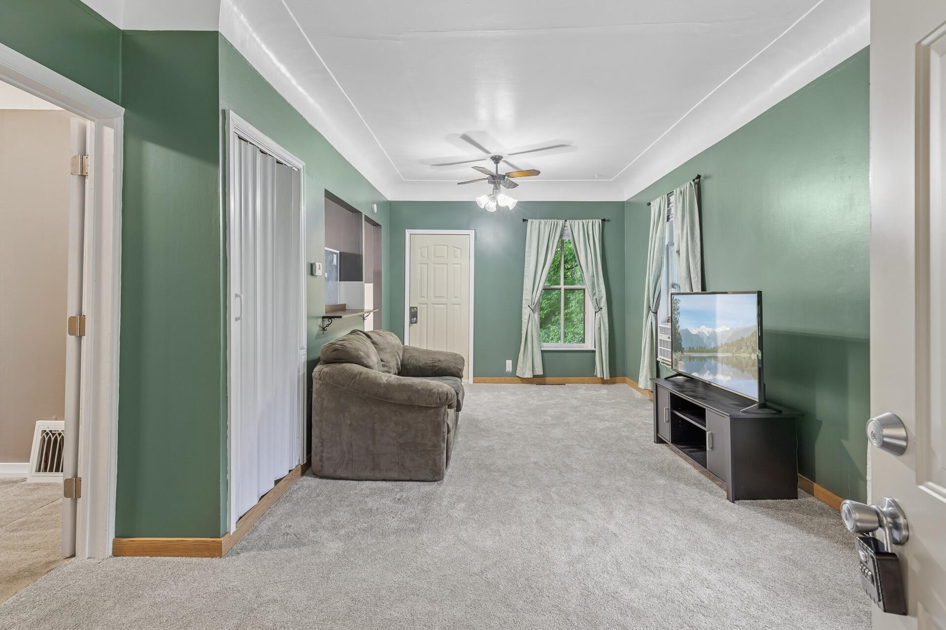 377 Winona Street E Property Photo 4