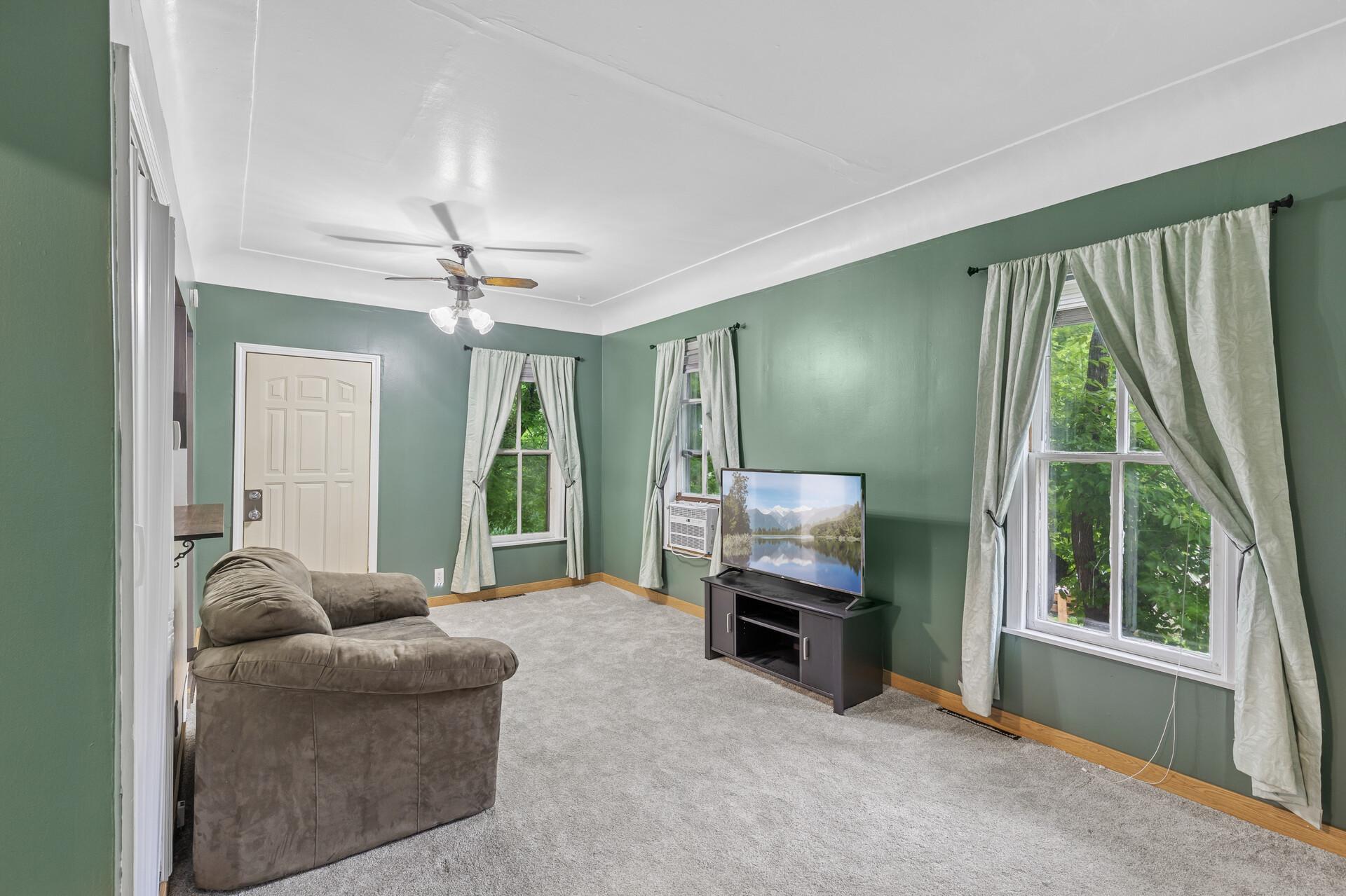 377 Winona Street E Property Photo 5