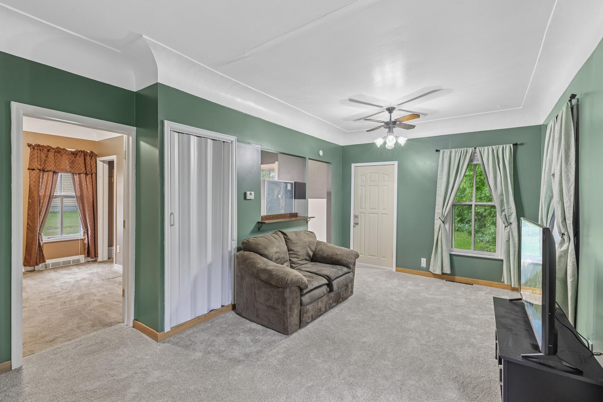 377 Winona Street E Property Photo 6