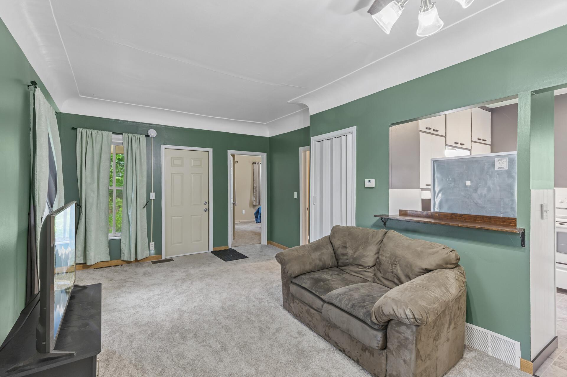 377 Winona Street E Property Photo 7