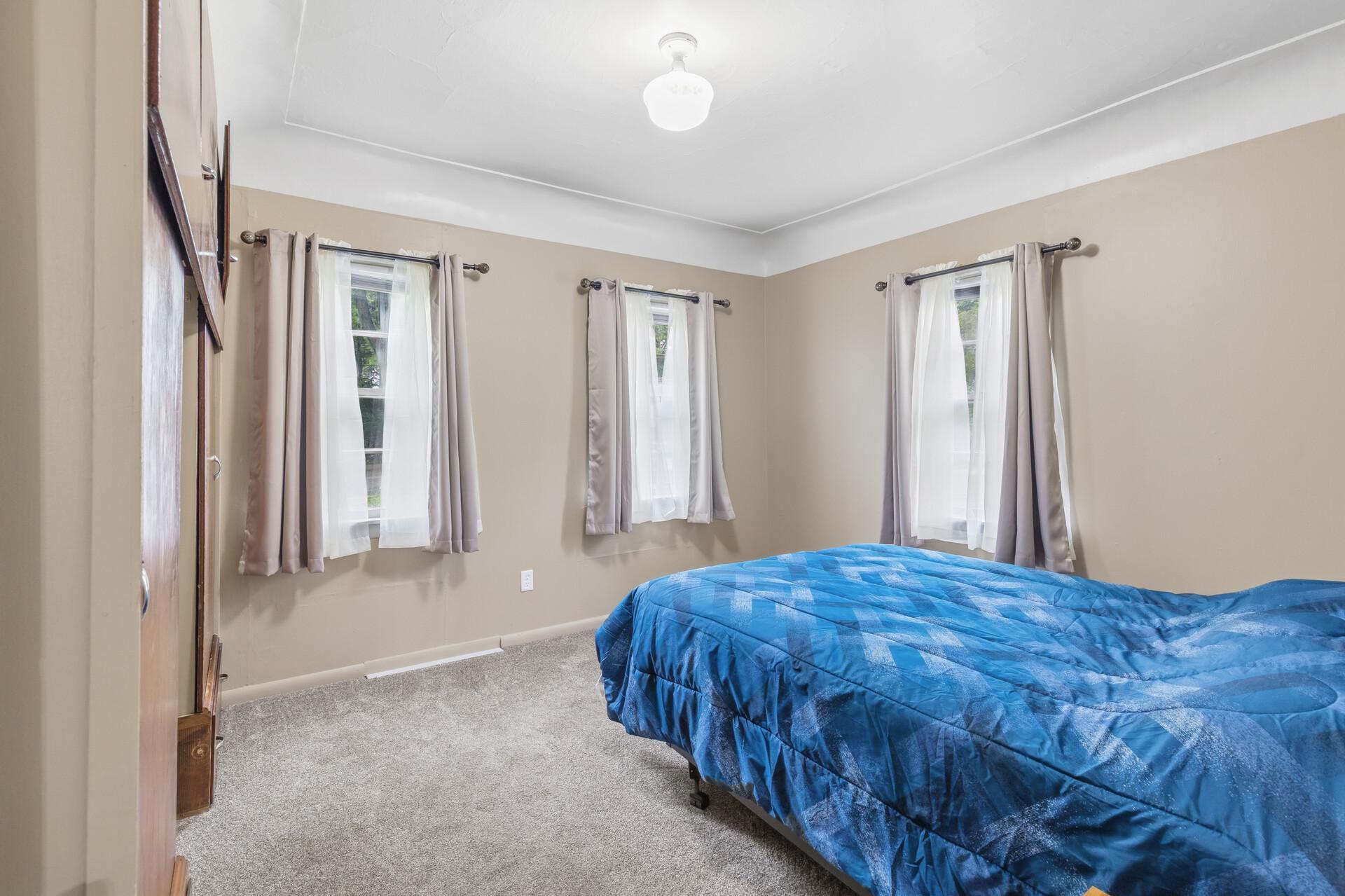 377 Winona Street E Property Photo 10