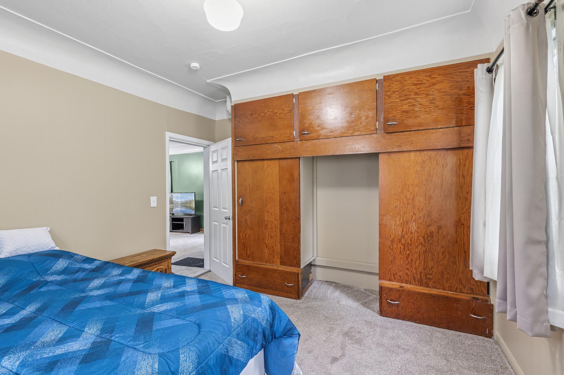 377 Winona Street E Property Photo 11