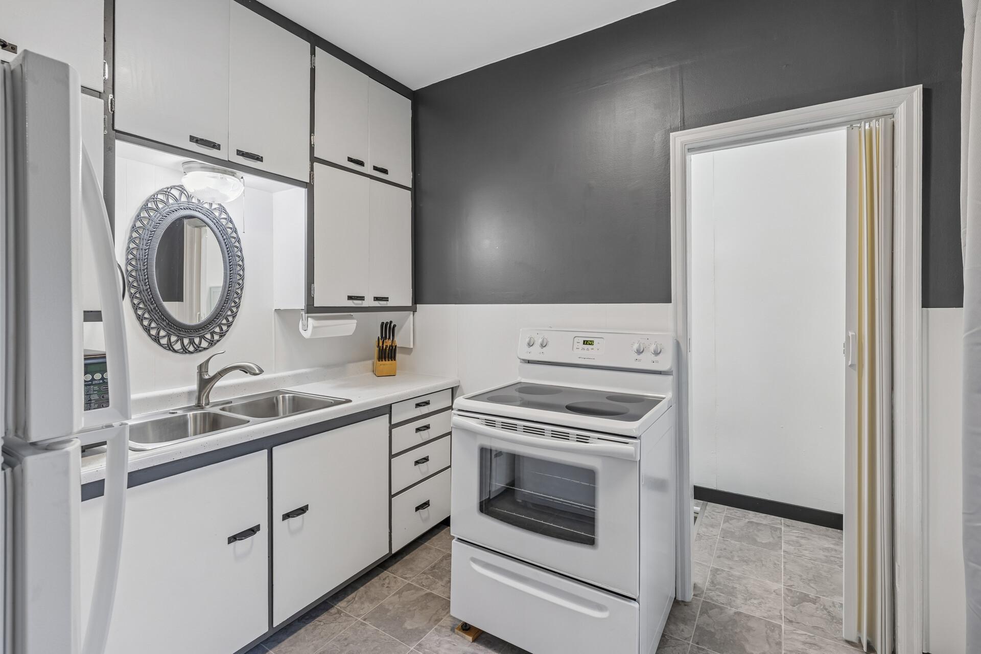 377 Winona Street E Property Photo 13