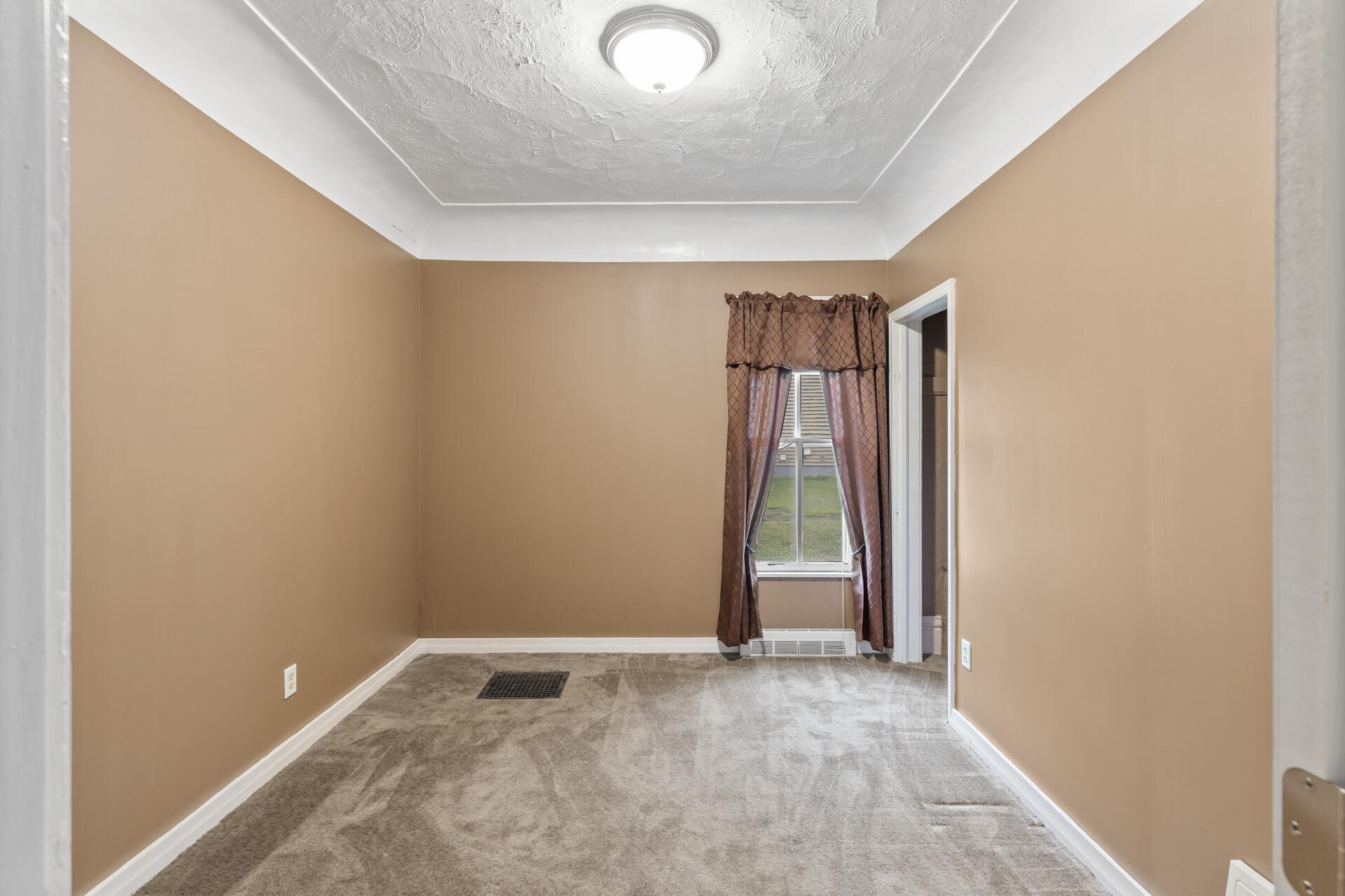 377 Winona Street E Property Photo 16