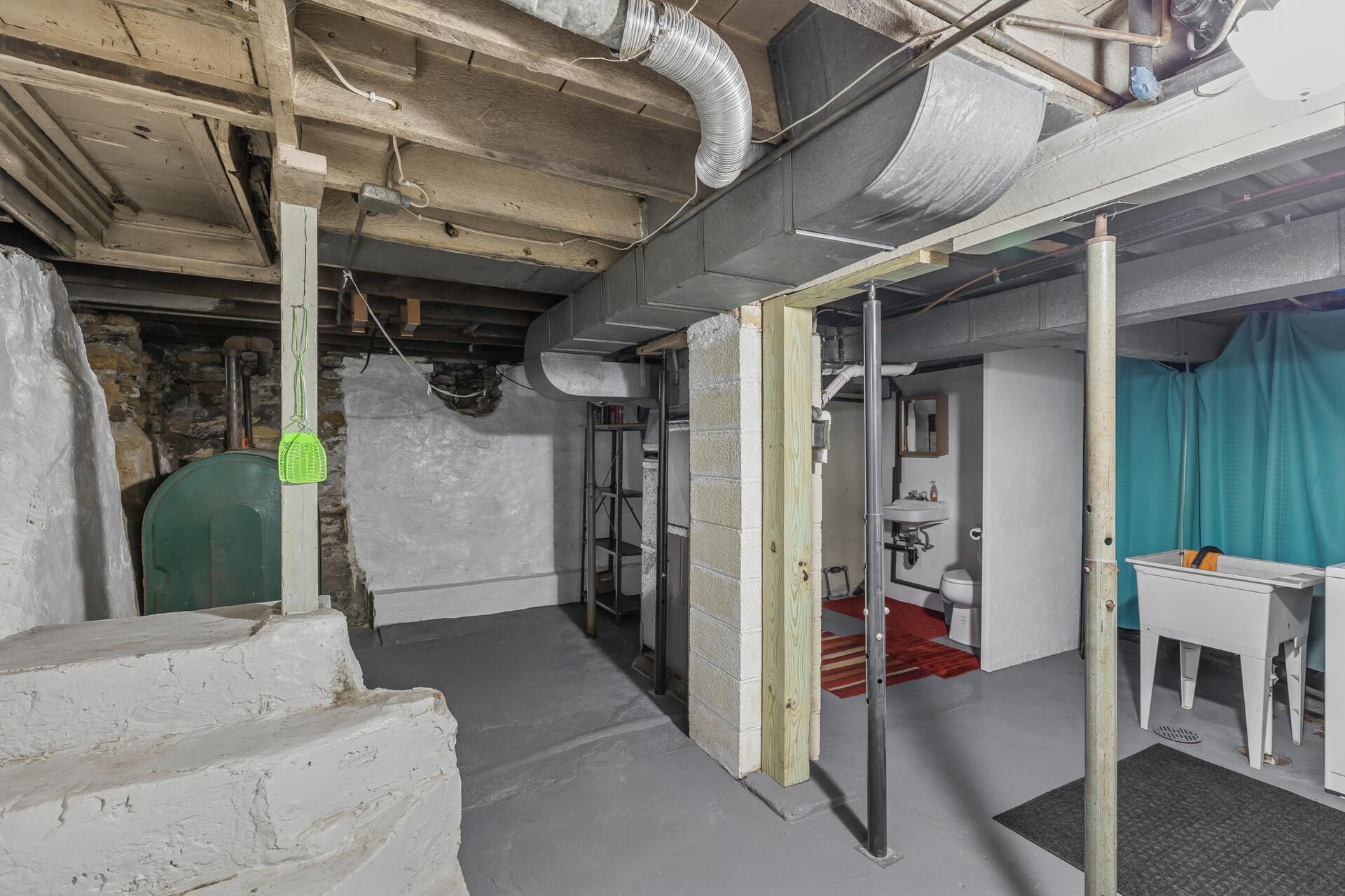 377 Winona Street E Property Photo 20