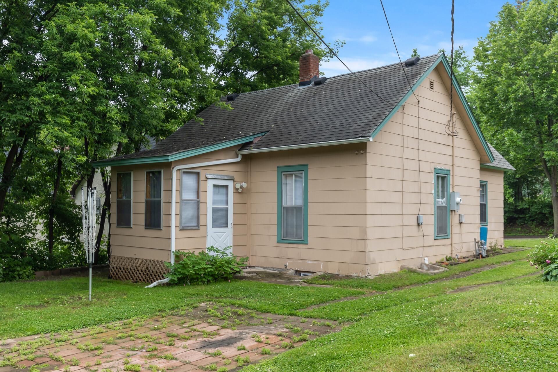 377 Winona Street E Property Photo 24