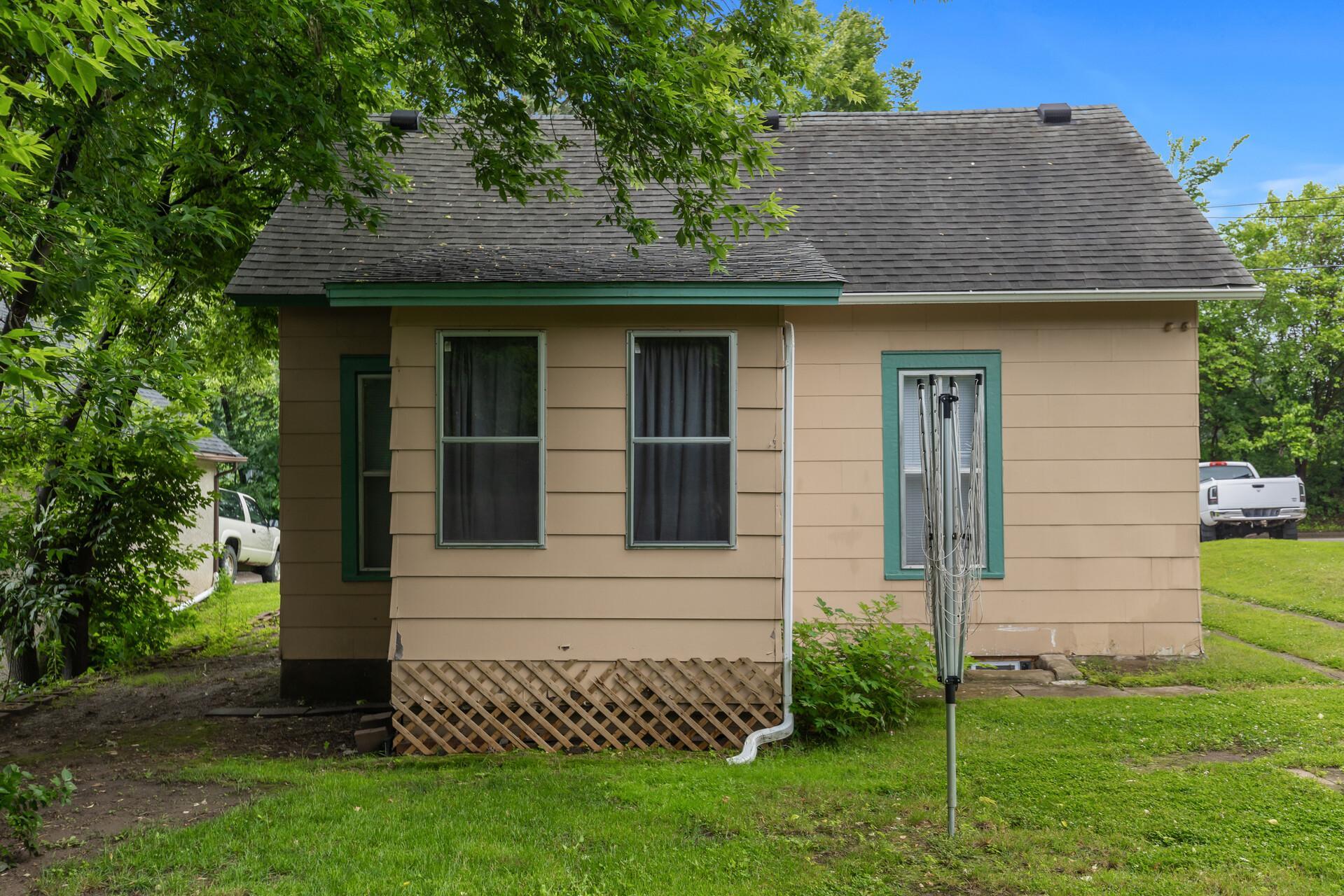 377 Winona Street E Property Photo 25