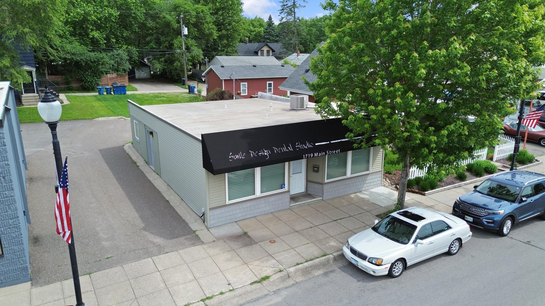 1719 Mainstreet Property Photo 1