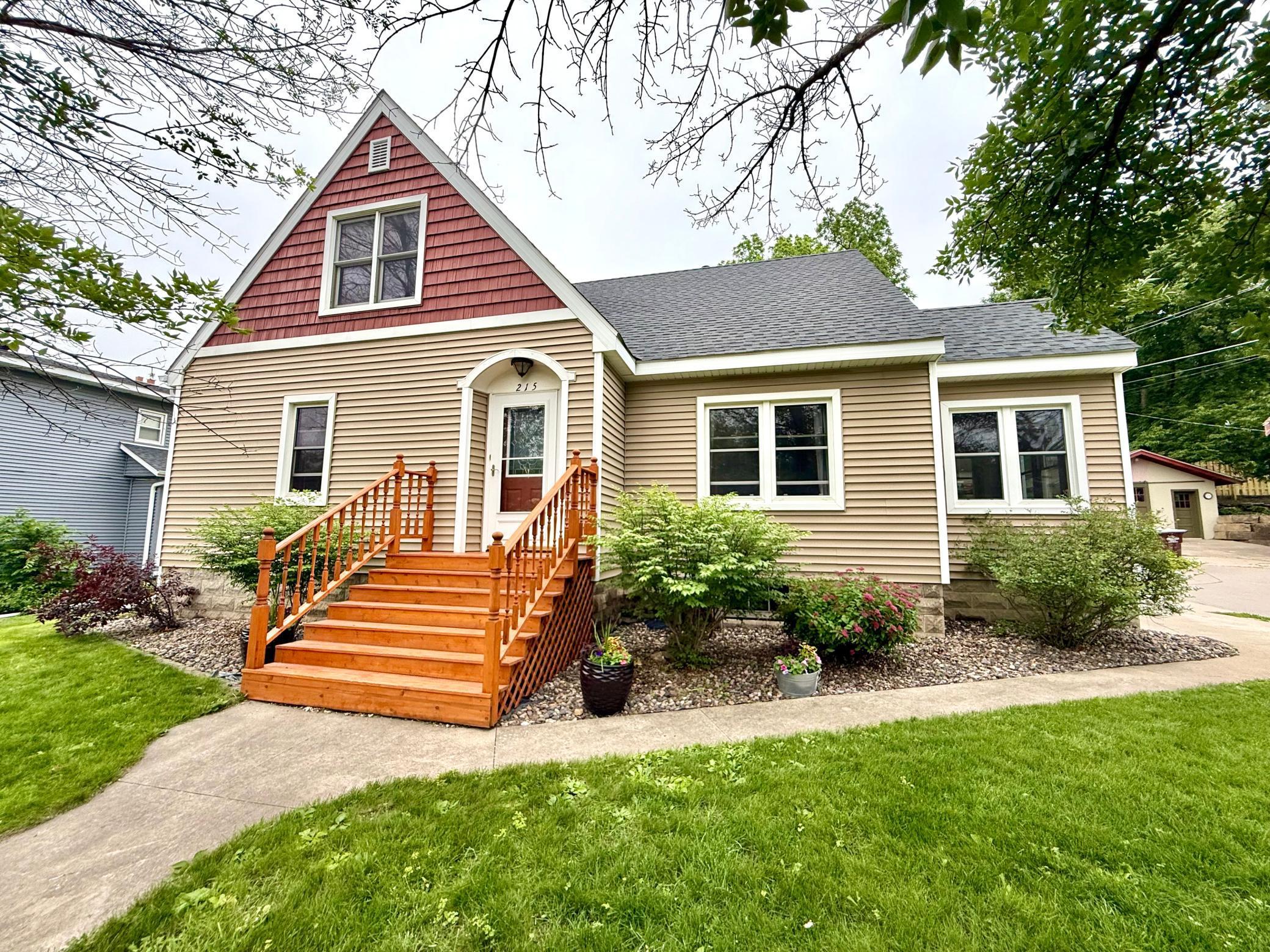 215 1st Street Property Photo 1