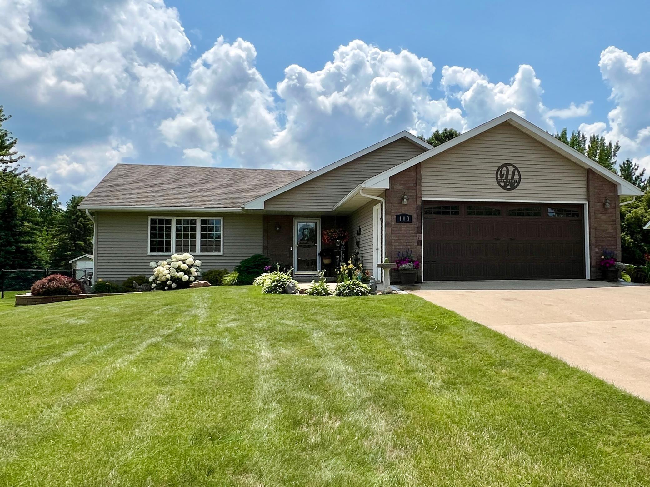 103 4th Place Property Photo 1