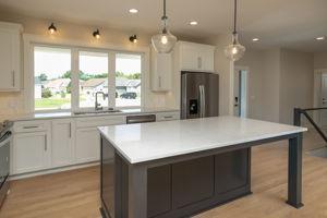 1945 Spruce Meadows Drive Se Property Photo 4