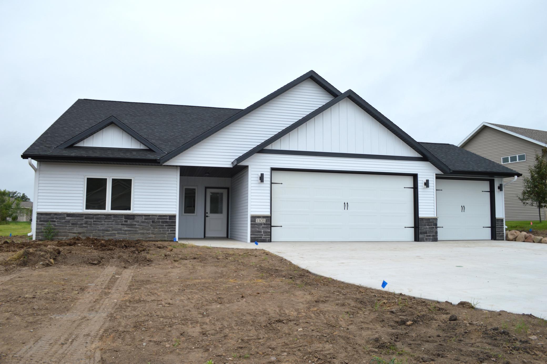 1303 Iris Lane Property Photo 1