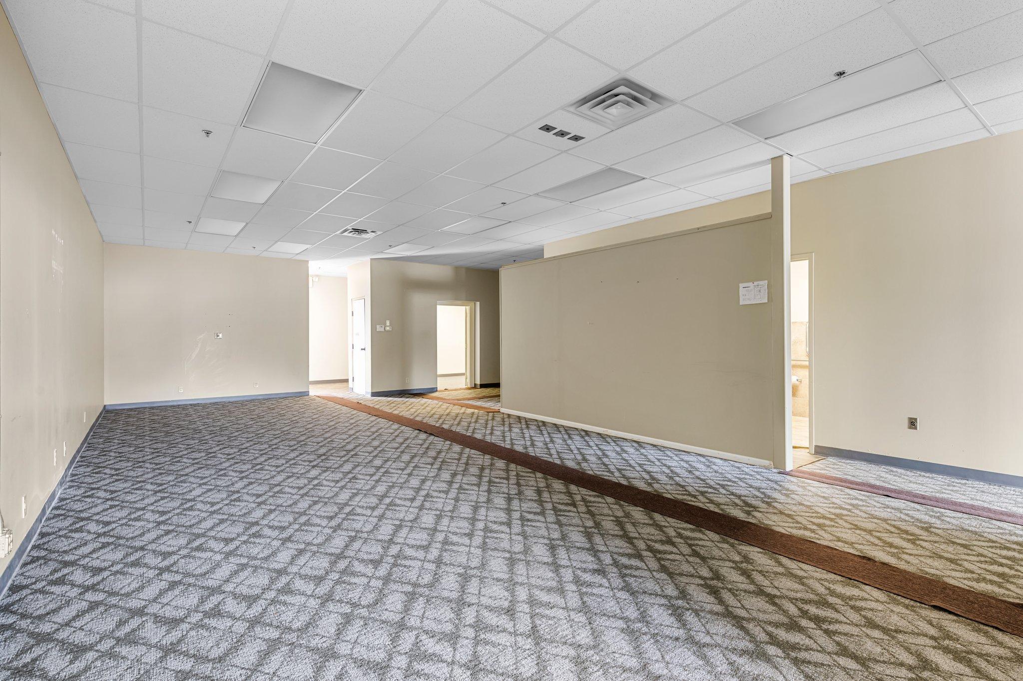 8401 W Broadway Avenue Property Photo 10