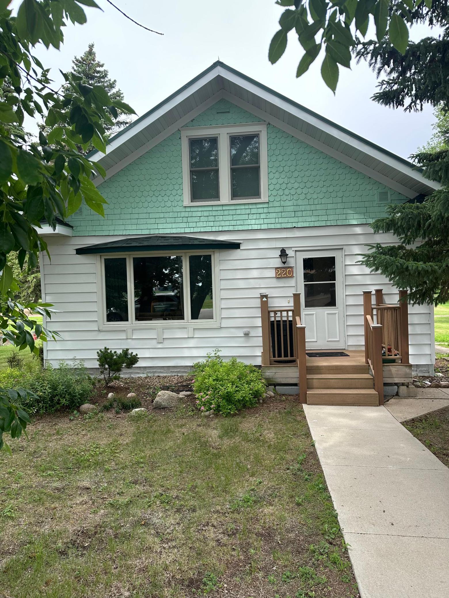 220 Woodman Avenue Property Photo 1