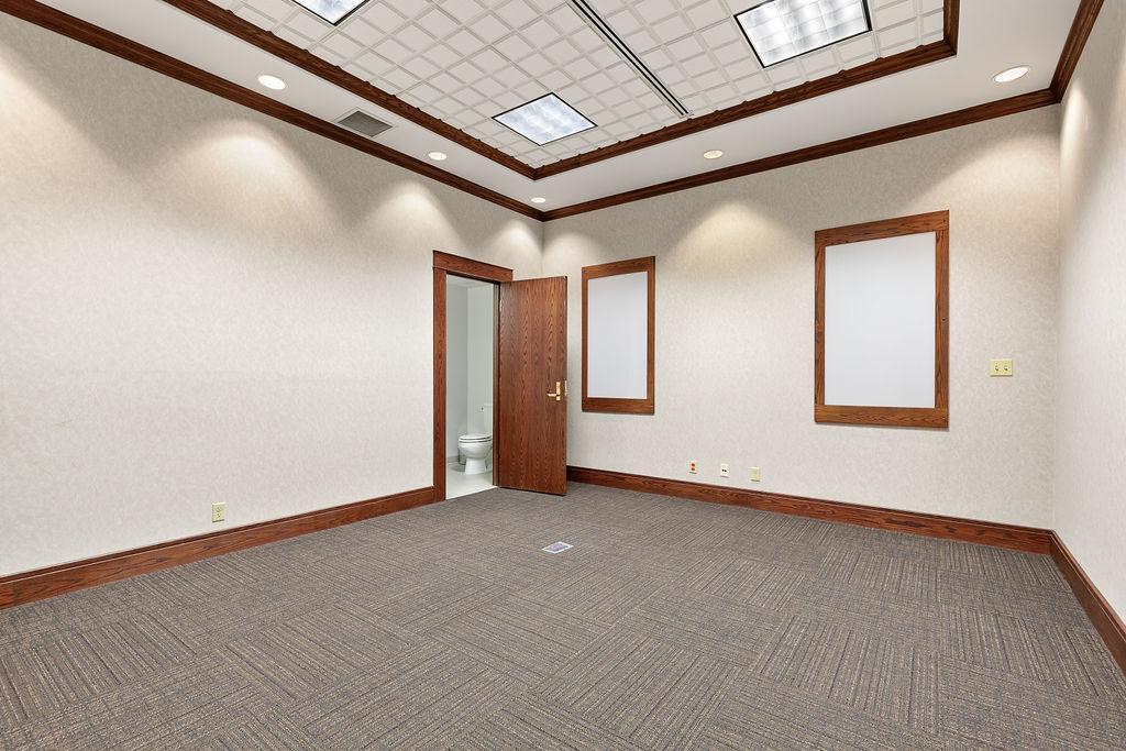 101 E Broadway Property Photo 15