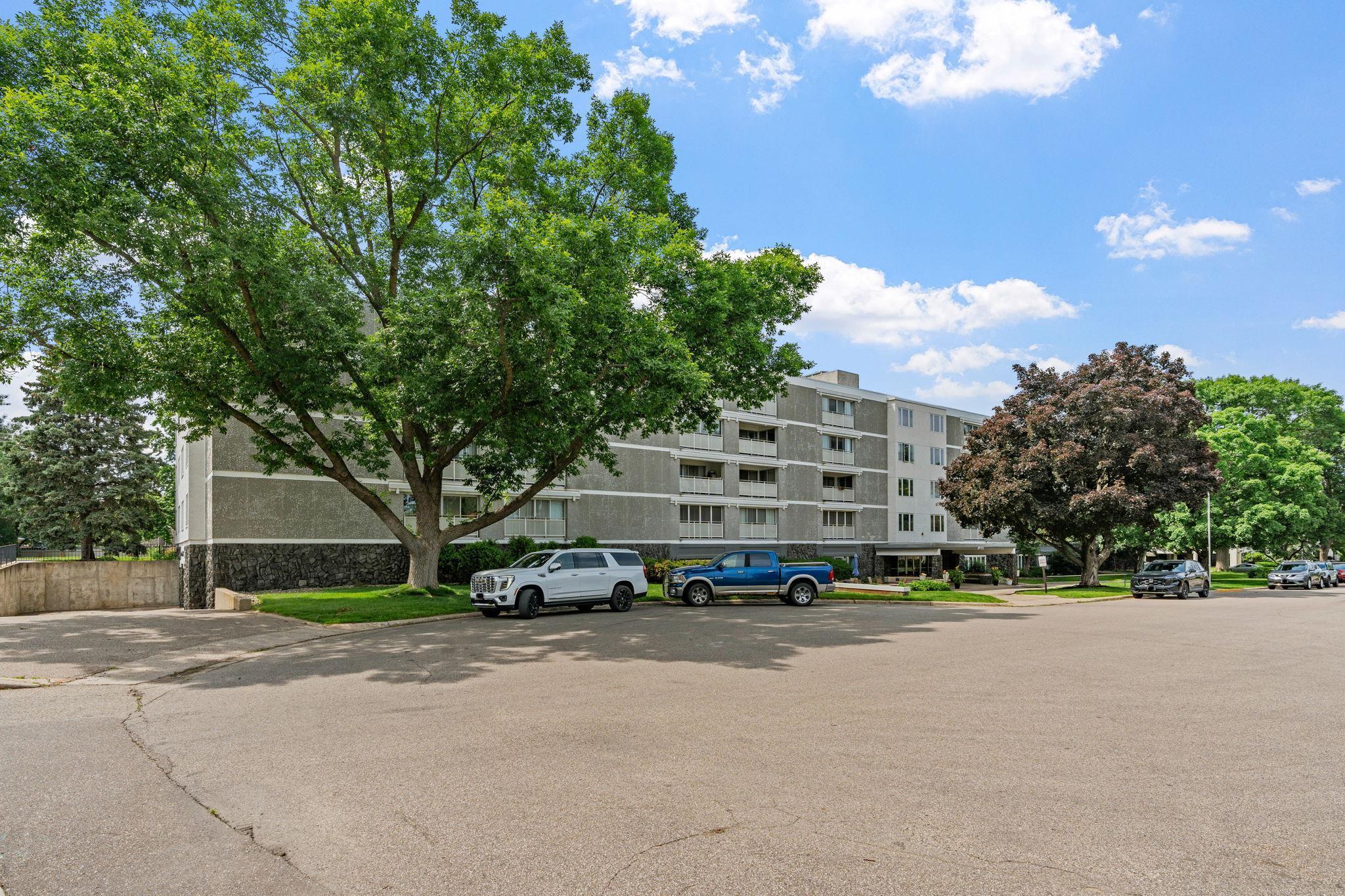 6450 York Avenue 308 Property Photo 18