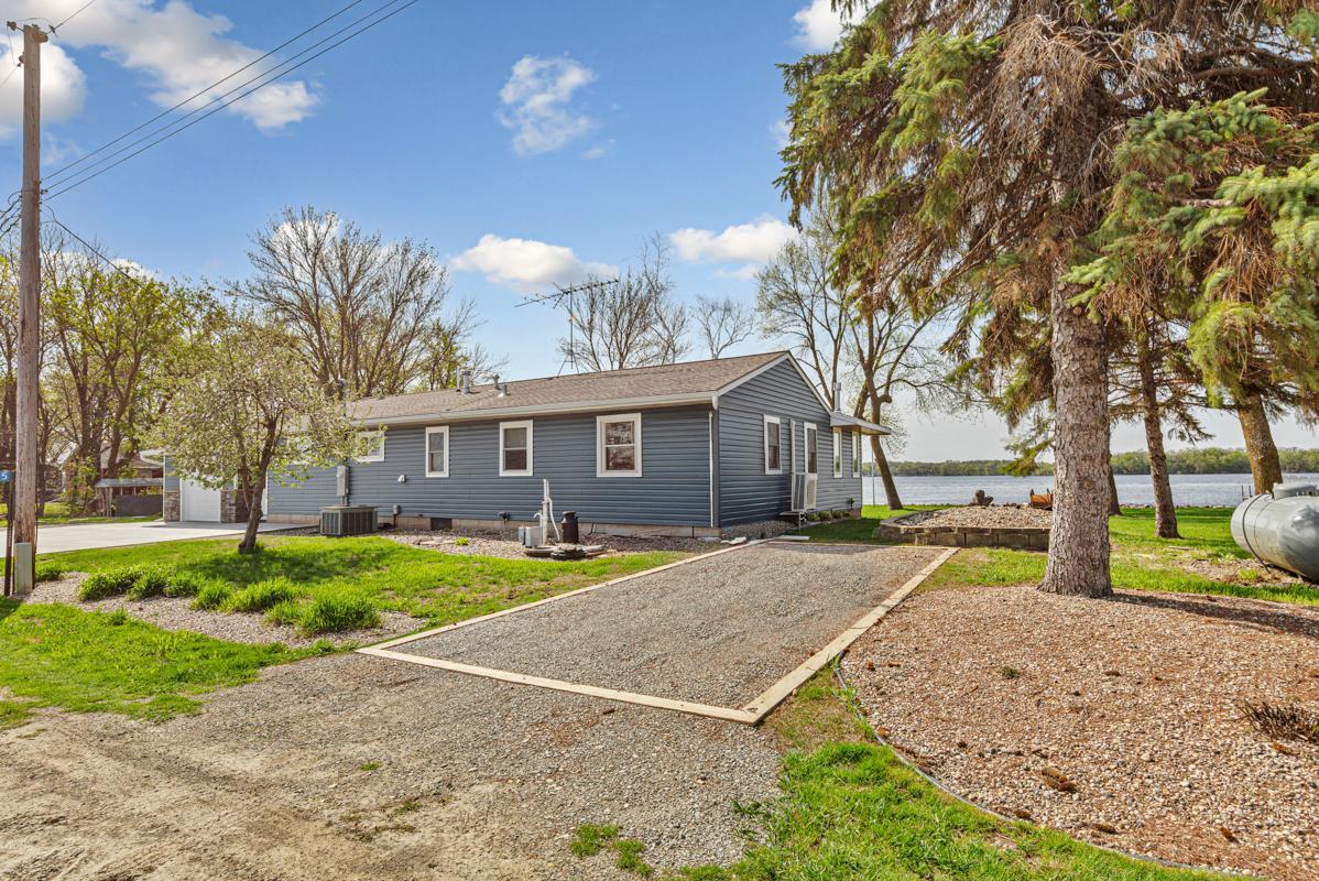 17055 Dickenson Lane Property Photo 3