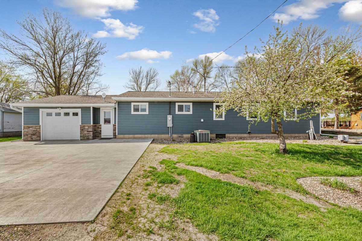 17055 Dickenson Lane Property Photo 5