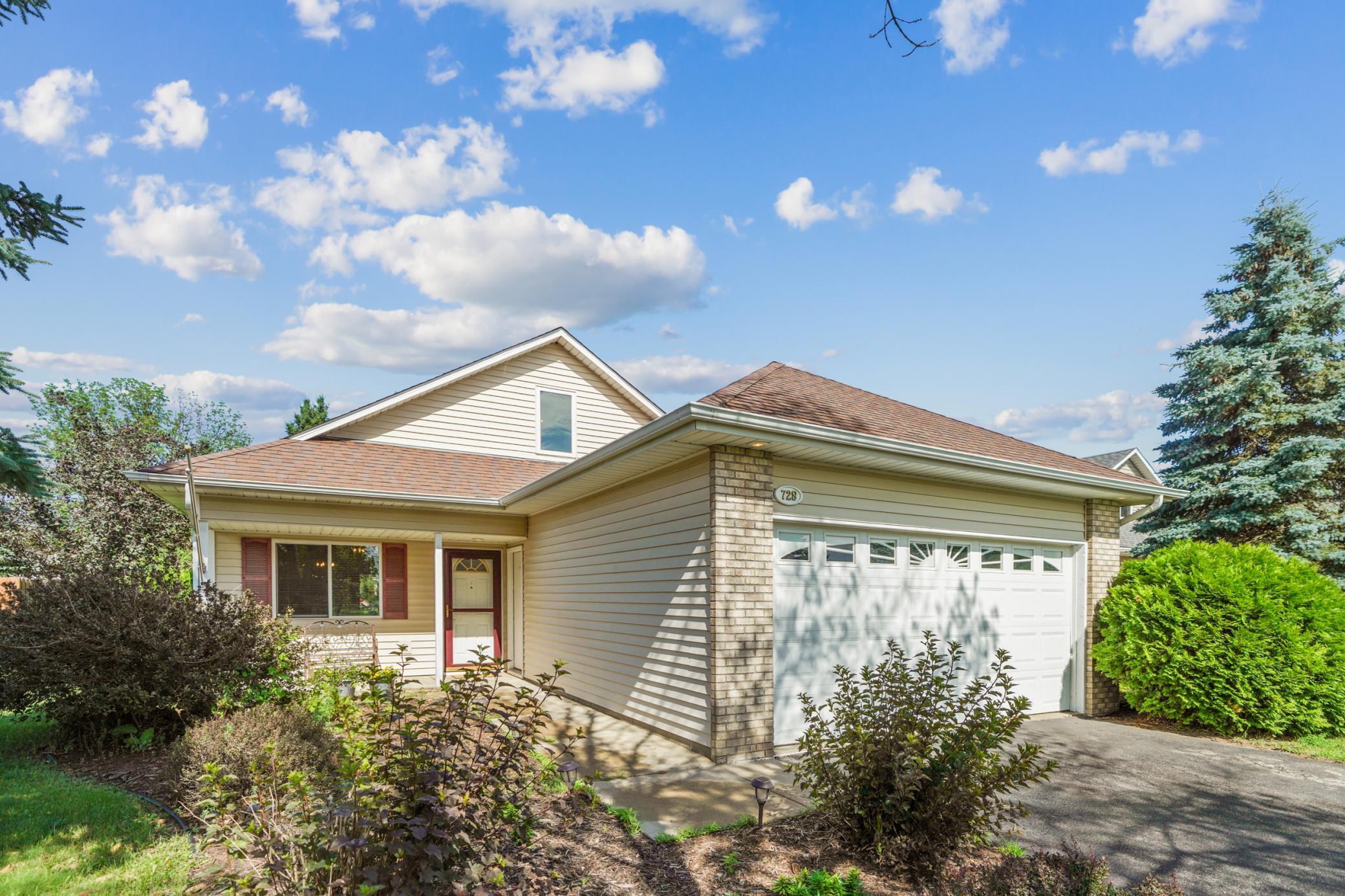 728 S Elm Street Property Photo 1