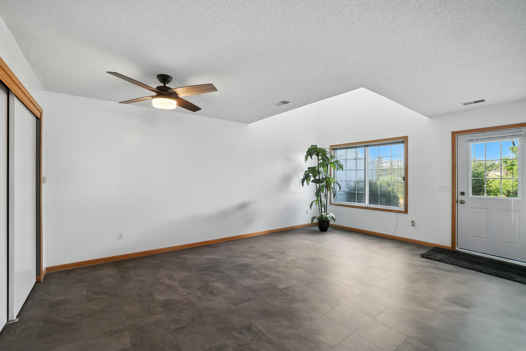 2025 Southcross Drive 204 Property Photo 4