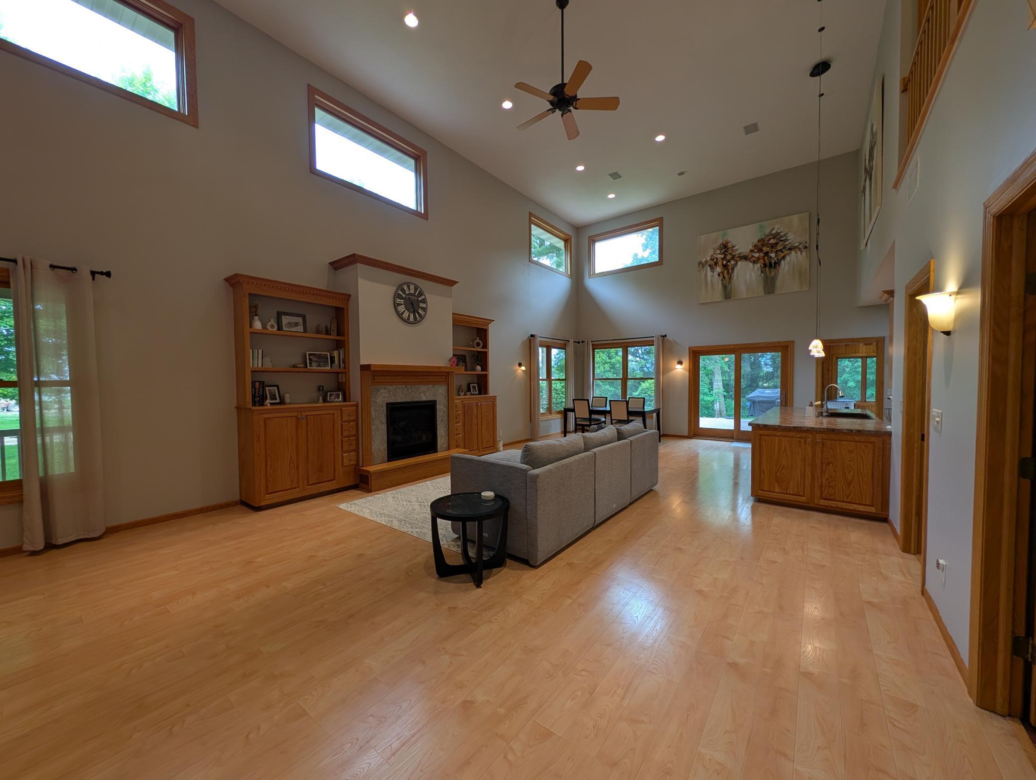 300 Sugarloaf Parkway Property Photo 8