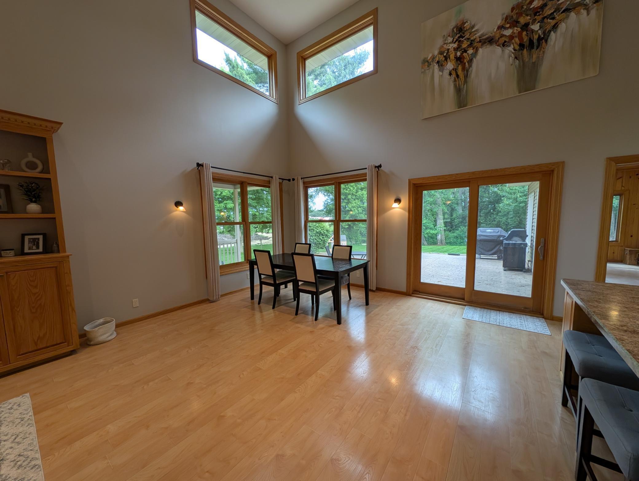300 Sugarloaf Parkway Property Photo 9